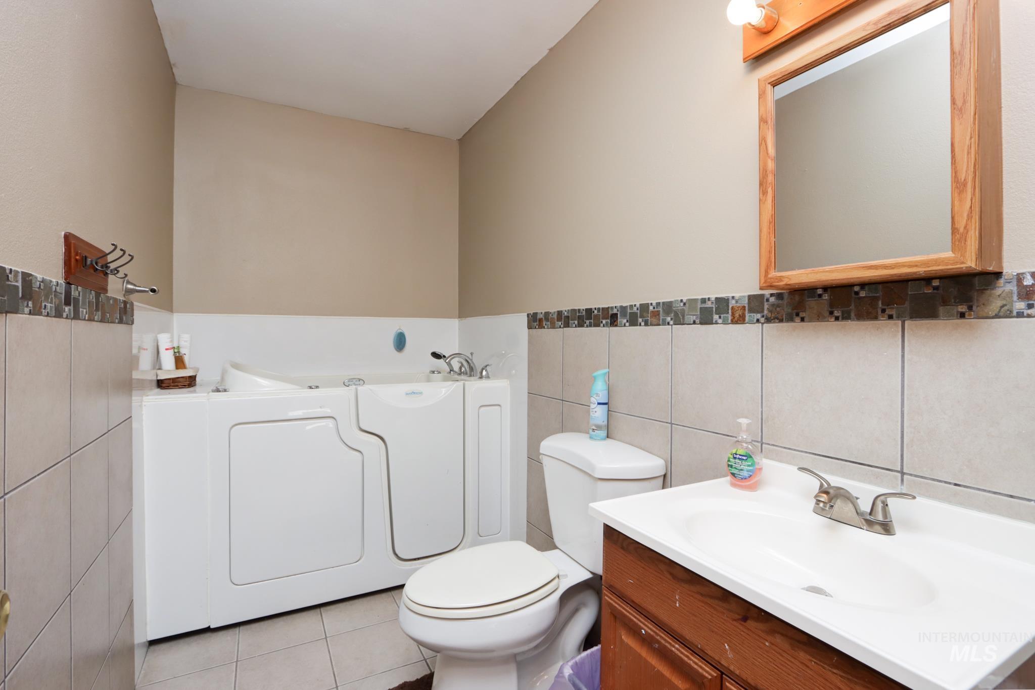 2021 Terrace Dr, Caldwell, Idaho 83605, 3 Bedrooms, 3 Bathrooms, Residential For Sale, Price $394,990,MLS 98976626