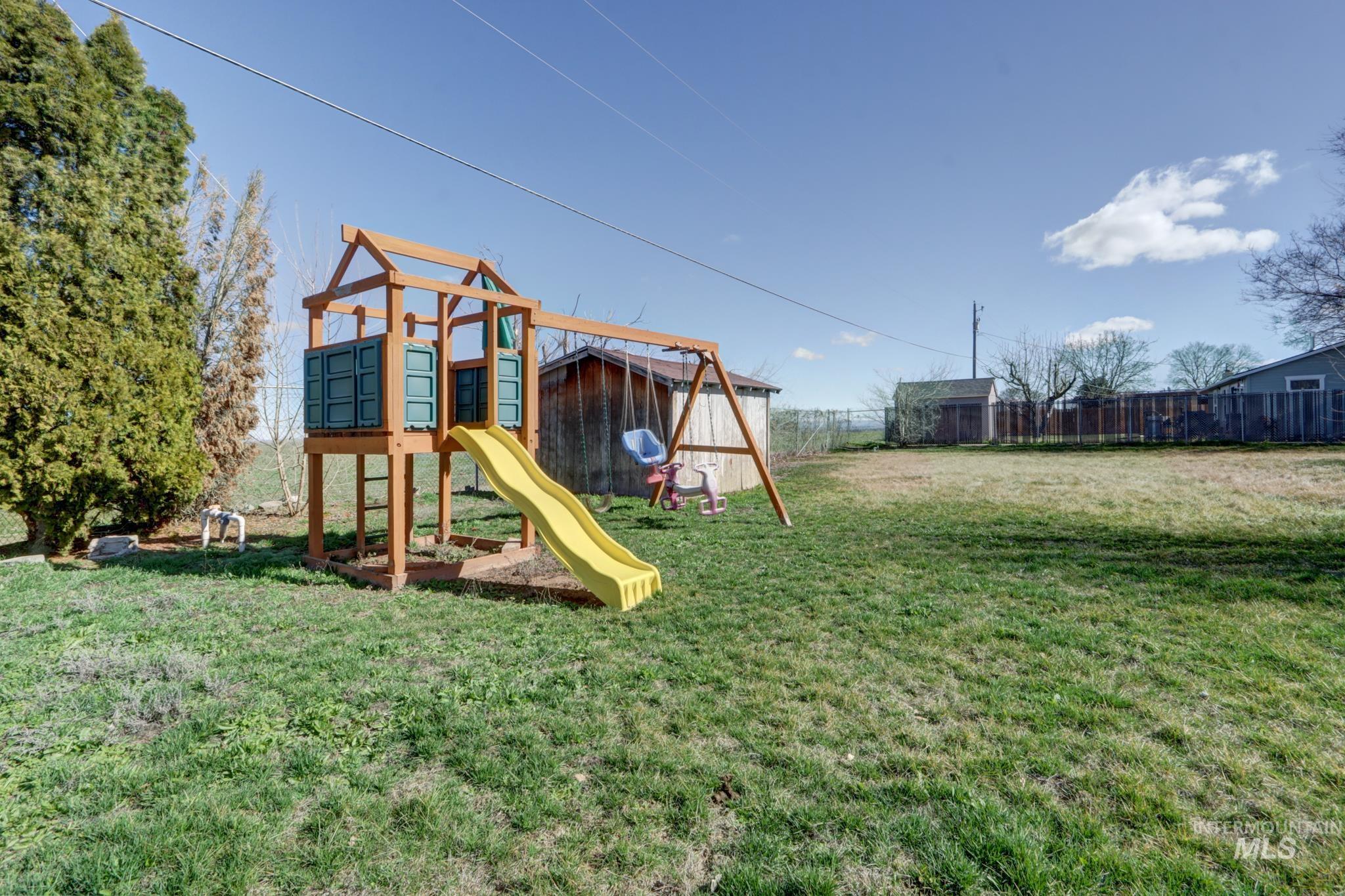 2021 Terrace Dr, Caldwell, Idaho 83605, 3 Bedrooms, 3 Bathrooms, Residential For Sale, Price $394,990,MLS 98976626