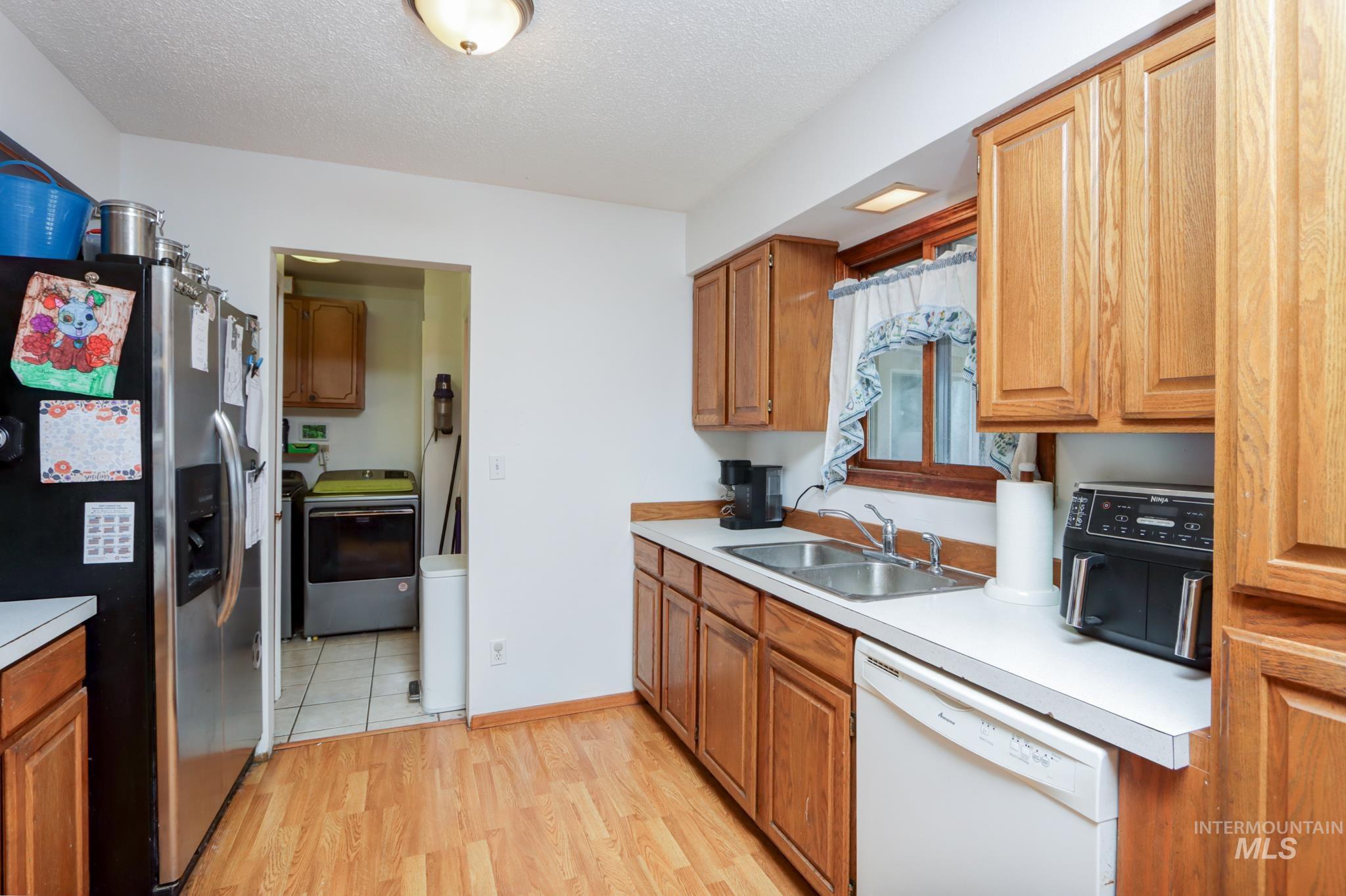 2021 Terrace Dr, Caldwell, Idaho 83605, 3 Bedrooms, 3 Bathrooms, Residential For Sale, Price $394,990,MLS 98976626