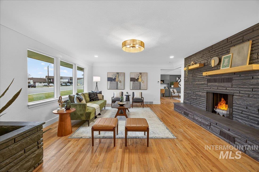 2220 S Indiana Ave, Caldwell, Idaho 83605, 7 Bedrooms, 4.5 Bathrooms, Residential For Sale, Price $799,900, 98976636