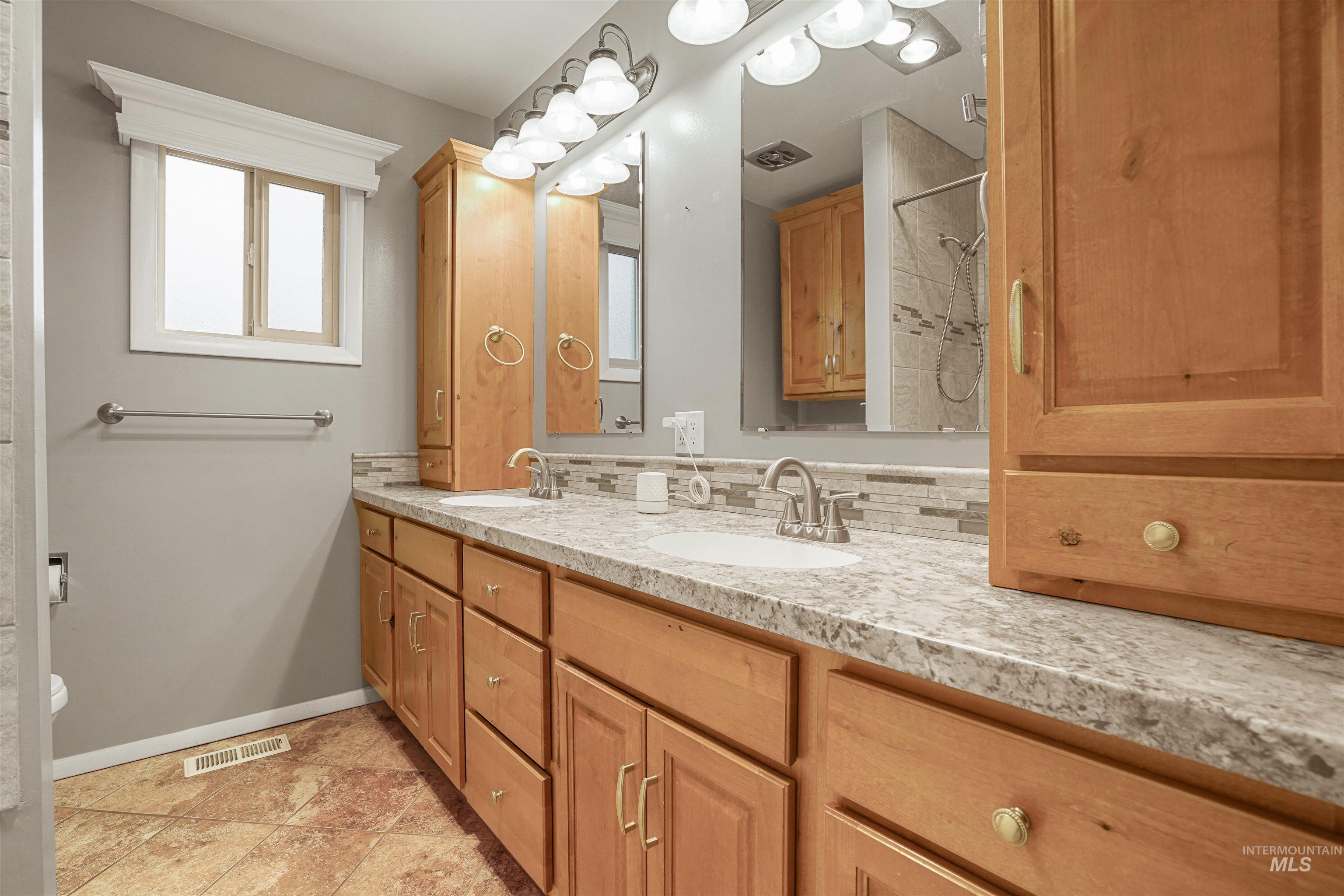 206 Pleasant Way, Rupert, Idaho 83350, 3 Bedrooms, 2 Bathrooms, Residential For Sale, Price $410,000, 98976641