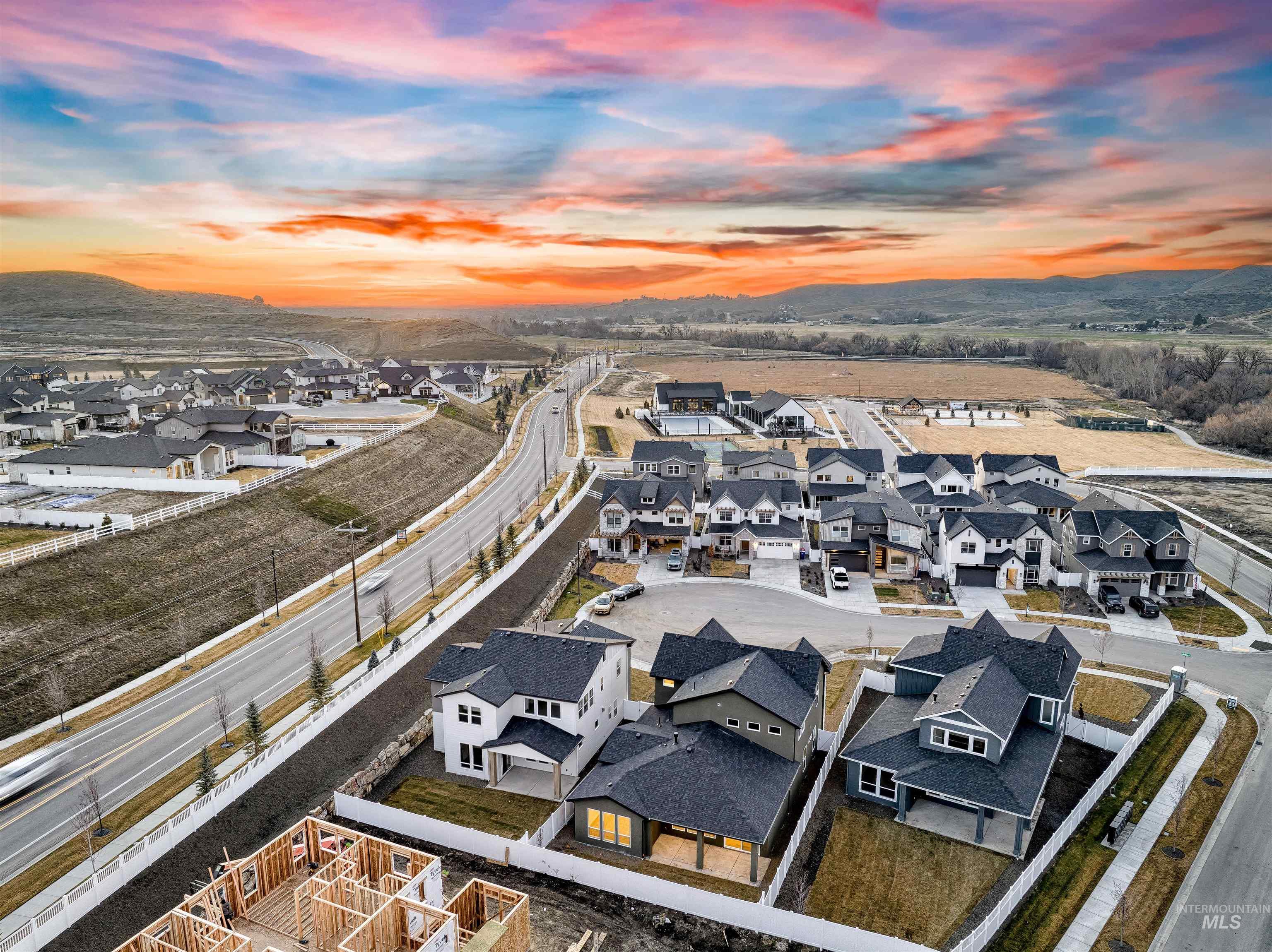 13906 N Malheur Pl, Boise, Idaho 83714, 3 Bedrooms, 5 Bathrooms, Residential For Sale, Price $921,714, 98976647