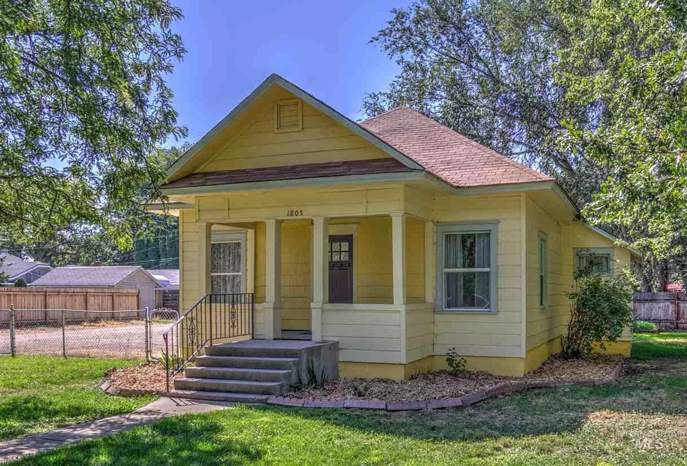 1805 S 3rd Street, Nampa, Idaho 83651, 2 Bedrooms, 1 Bathroom, Residential For Sale, Price $320,000, 98976657