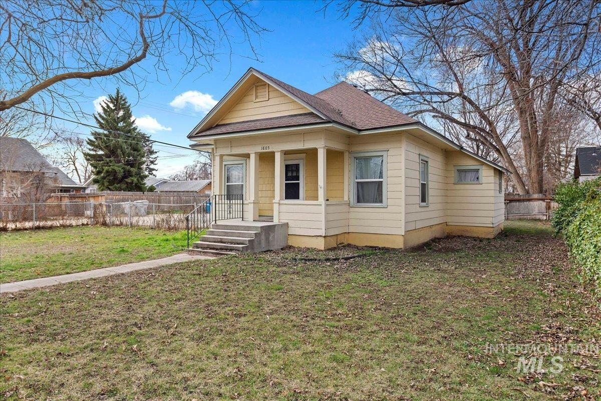 1805 S 3rd Street, Nampa, Idaho 83651, 2 Bedrooms, 1 Bathroom, Residential For Sale, Price $299,000,MLS 98976657