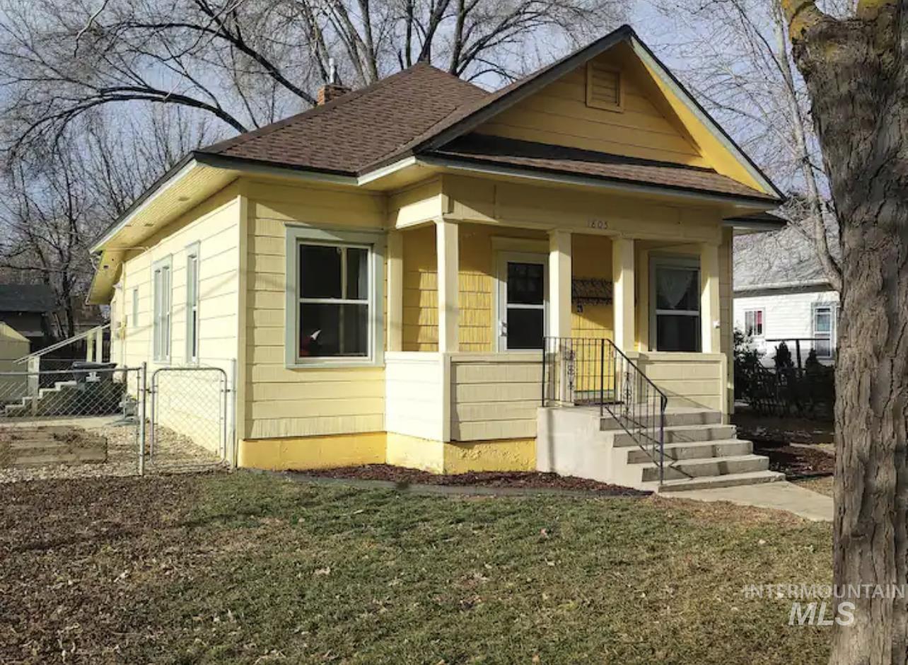 1805 S 3rd Street, Nampa, Idaho 83651, 2 Bedrooms, 1 Bathroom, Residential For Sale, Price $320,000, 98976657