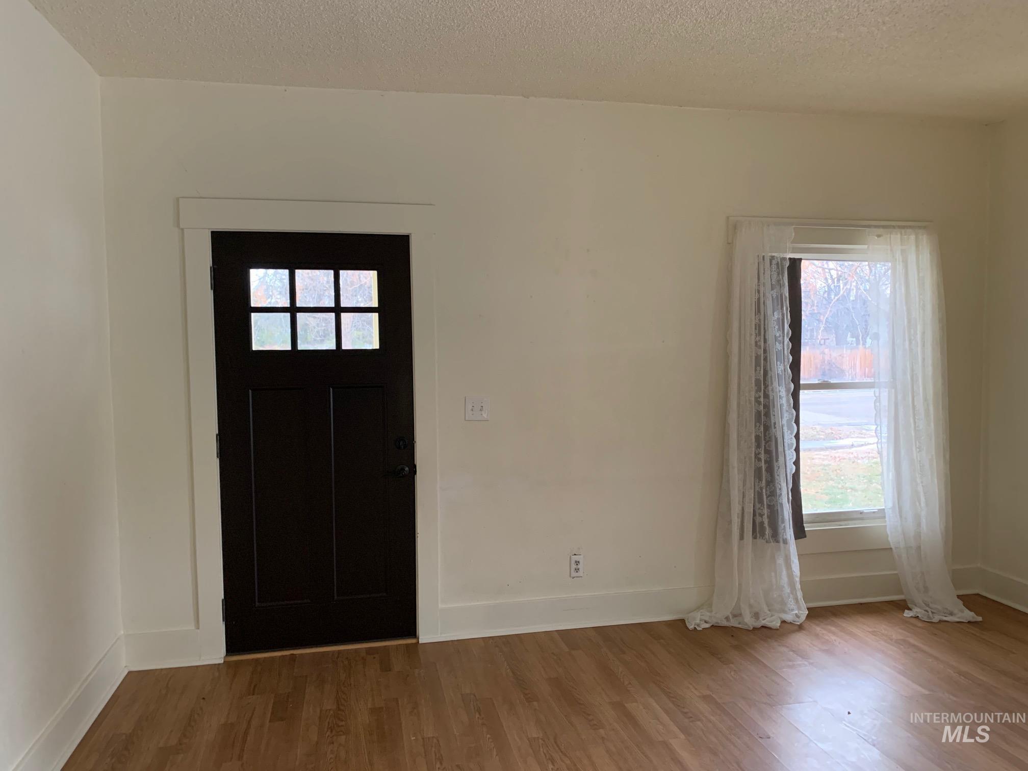 1805 S 3rd Street, Nampa, Idaho 83651, 2 Bedrooms, 1 Bathroom, Residential For Sale, Price $299,000,MLS 98976657