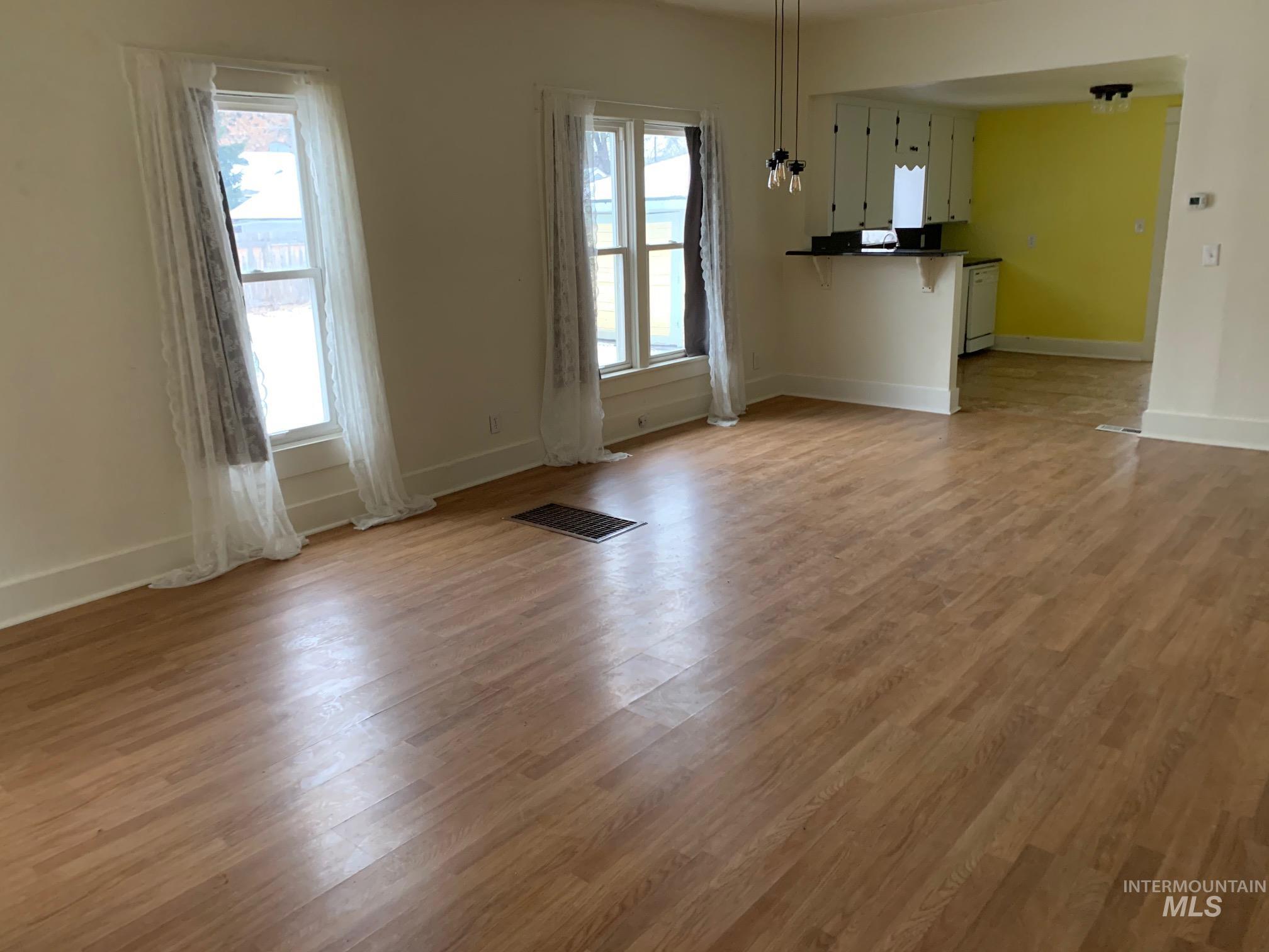 1805 S 3rd Street, Nampa, Idaho 83651, 2 Bedrooms, 1 Bathroom, Residential For Sale, Price $299,000,MLS 98976657