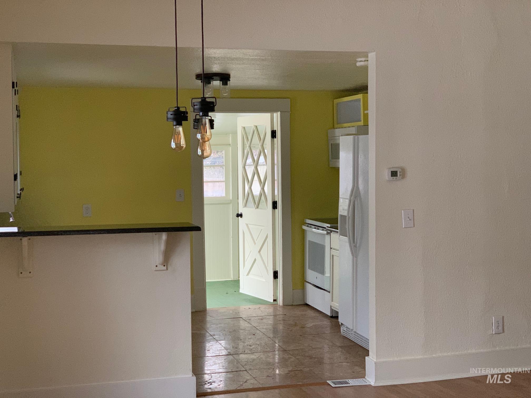 1805 S 3rd Street, Nampa, Idaho 83651, 2 Bedrooms, 1 Bathroom, Residential For Sale, Price $299,000,MLS 98976657