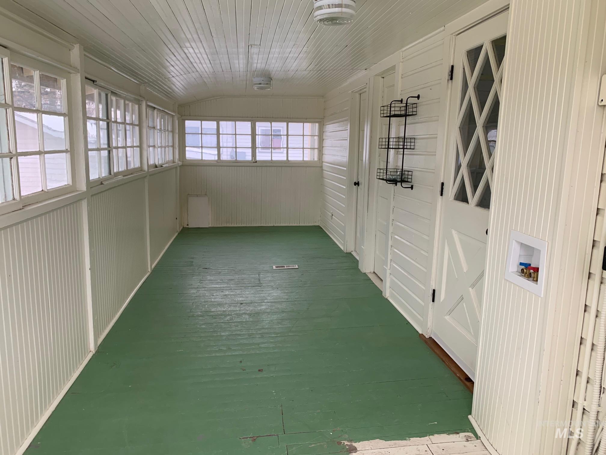 1805 S 3rd Street, Nampa, Idaho 83651, 2 Bedrooms, 1 Bathroom, Residential For Sale, Price $299,000,MLS 98976657