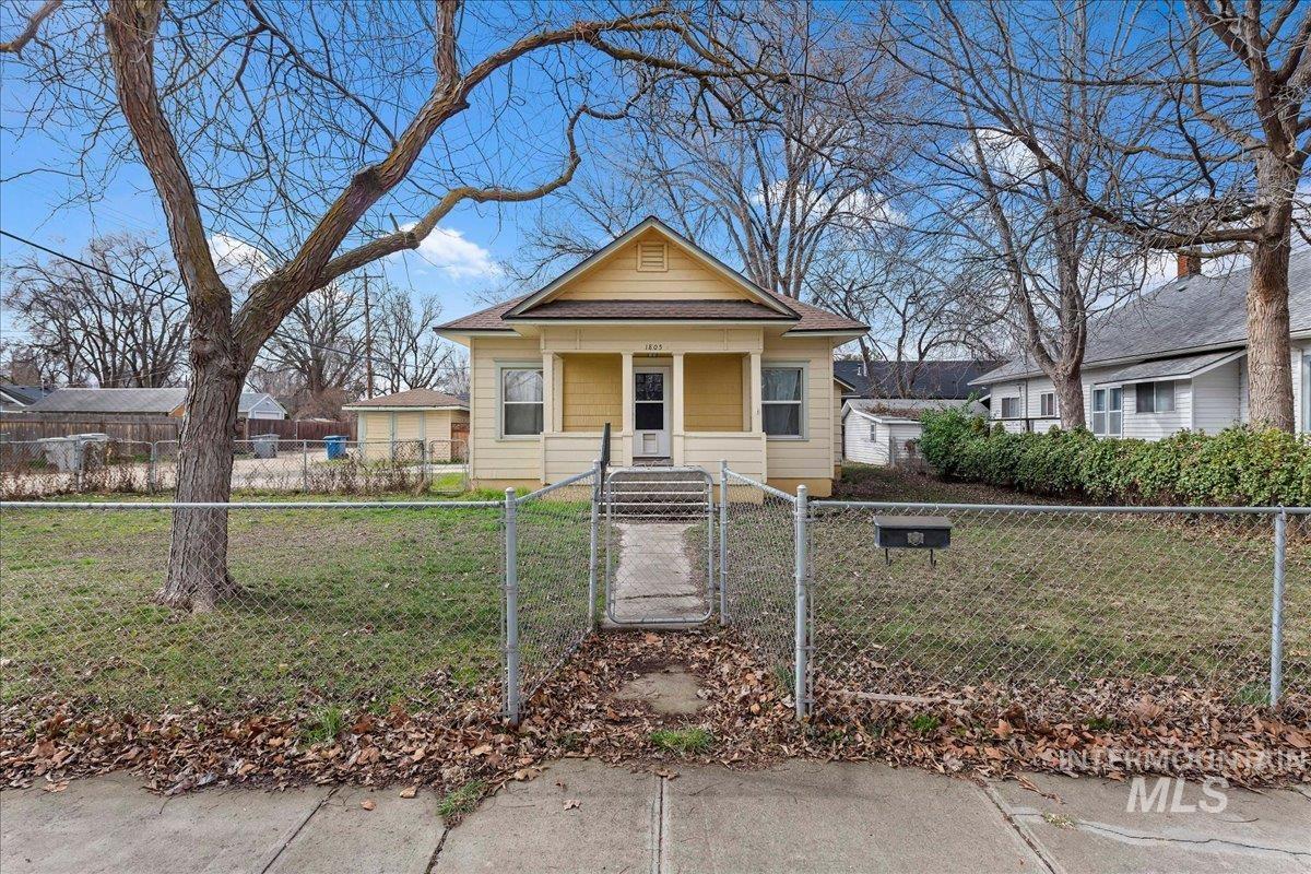 1805 S 3rd Street, Nampa, Idaho 83651, 2 Bedrooms, 1 Bathroom, Residential For Sale, Price $299,000,MLS 98976657