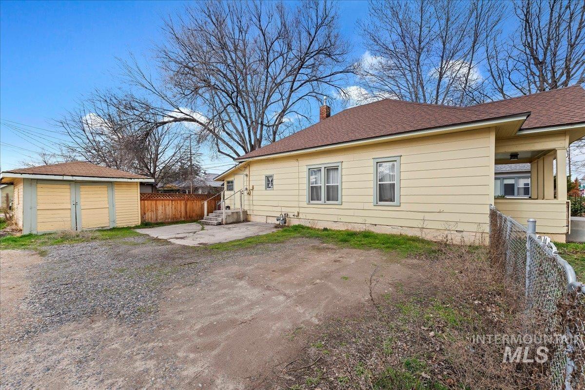 1805 S 3rd Street, Nampa, Idaho 83651, 2 Bedrooms, 1 Bathroom, Residential For Sale, Price $299,000,MLS 98976657