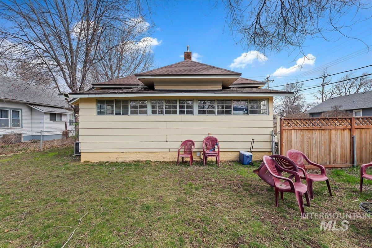 1805 S 3rd Street, Nampa, Idaho 83651, 2 Bedrooms, 1 Bathroom, Residential For Sale, Price $299,000,MLS 98976657