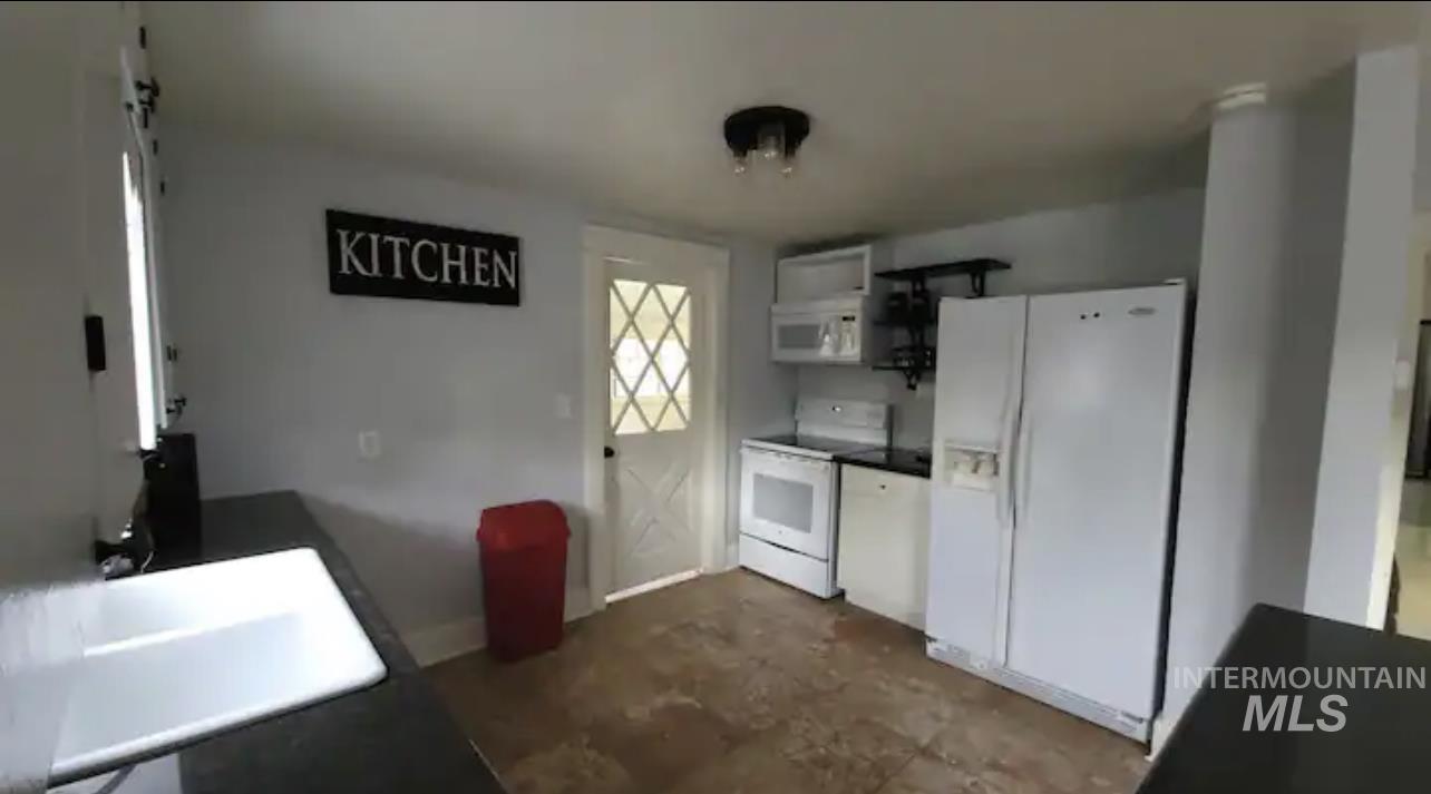 1805 S 3rd Street, Nampa, Idaho 83651, 2 Bedrooms, 1 Bathroom, Residential For Sale, Price $320,000, 98976657