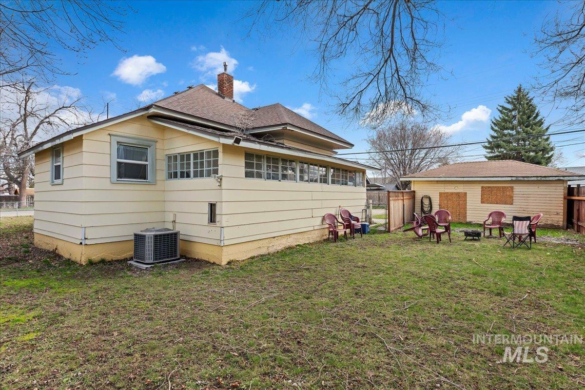 1805 S 3rd Street, Nampa, Idaho 83651, 2 Bedrooms, 1 Bathroom, Residential For Sale, Price $299,000,MLS 98976657