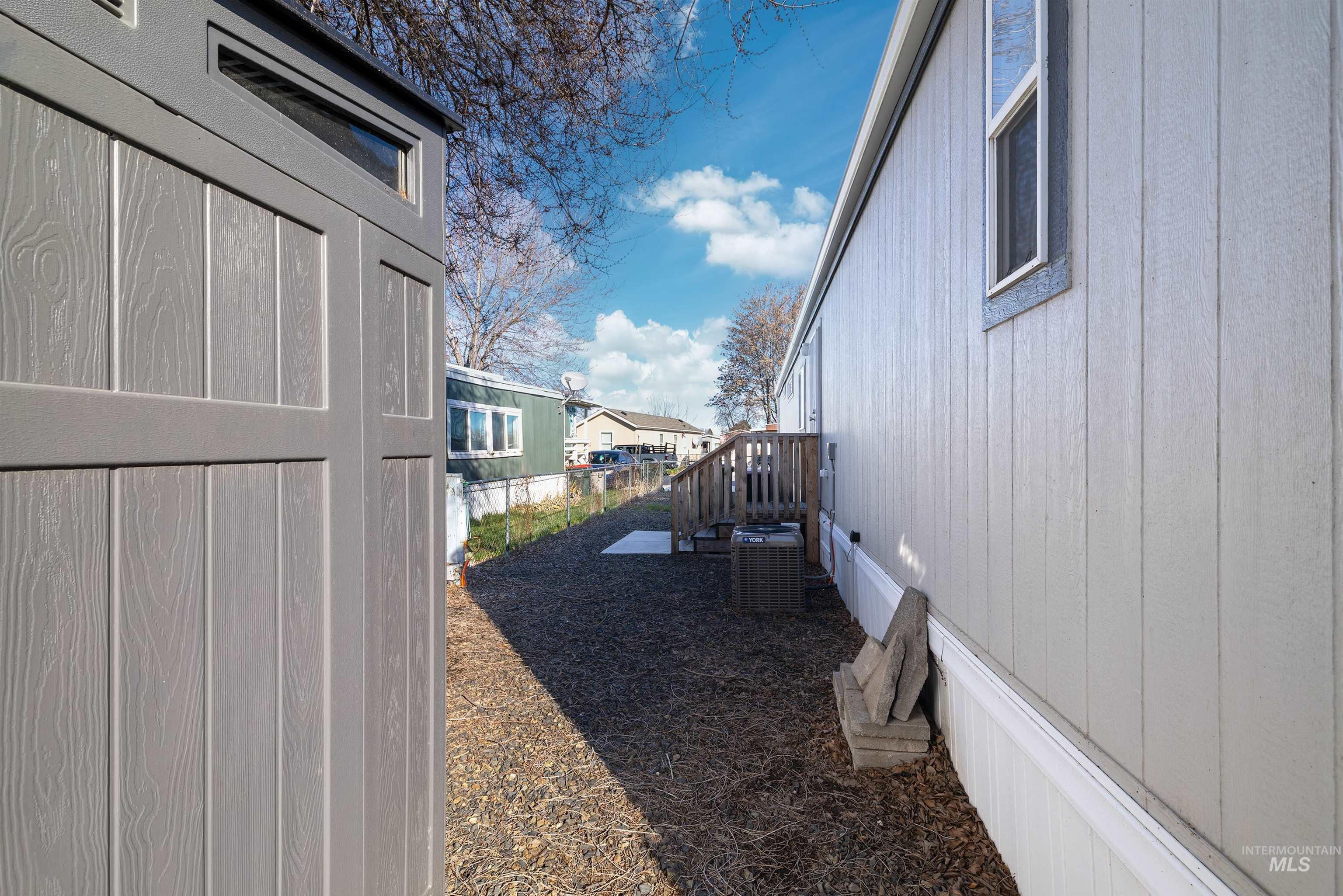 424 W Cherry Lane, Meridian, Idaho 83642, 2 Bedrooms, 2 Bathrooms, Residential For Sale, Price $153,400, 98976663