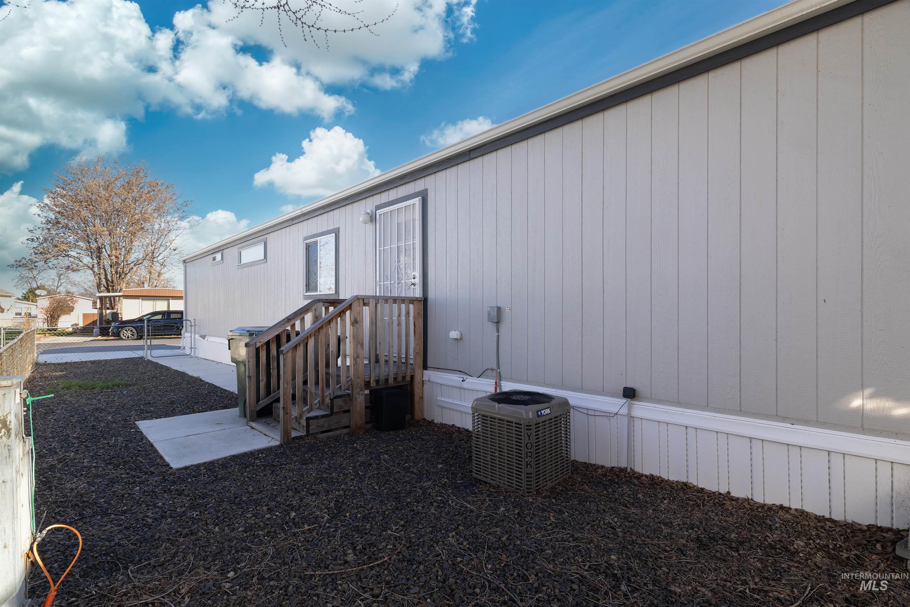 424 W Cherry Lane, Meridian, Idaho 83642, 2 Bedrooms, 2 Bathrooms, Residential For Sale, Price $153,400, 98976663