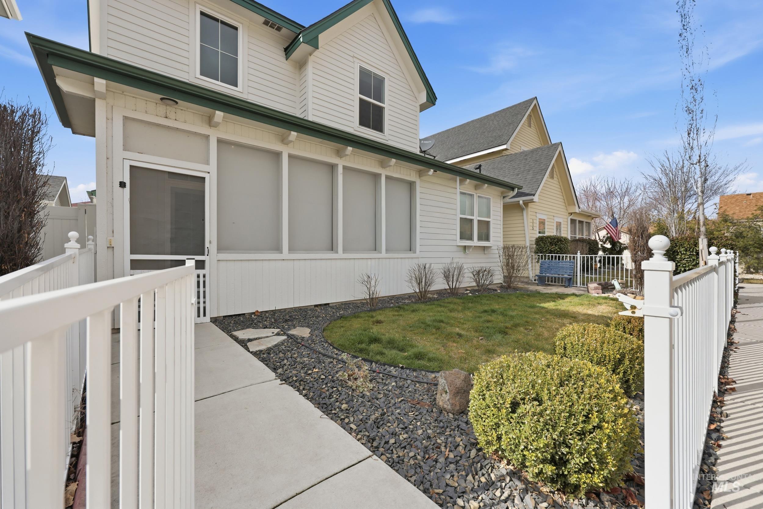 127 Mathie, Eagle, Idaho 83616, 3 Bedrooms, 2.5 Bathrooms, Residential Income For Sale, Price $549,500, 98976667