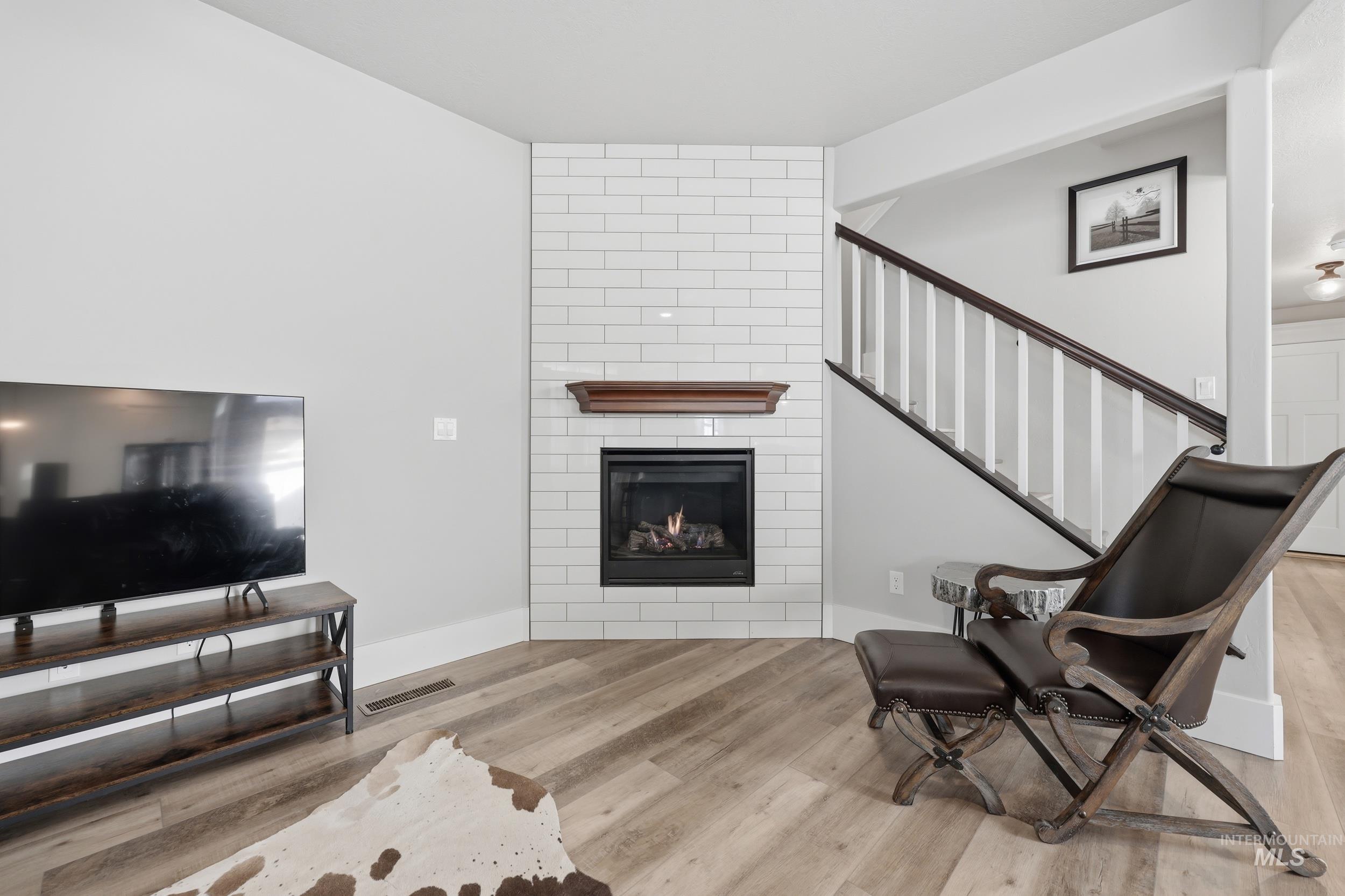 127 Mathie, Eagle, Idaho 83616, 3 Bedrooms, 2.5 Bathrooms, Residential Income For Sale, Price $549,500, 98976667