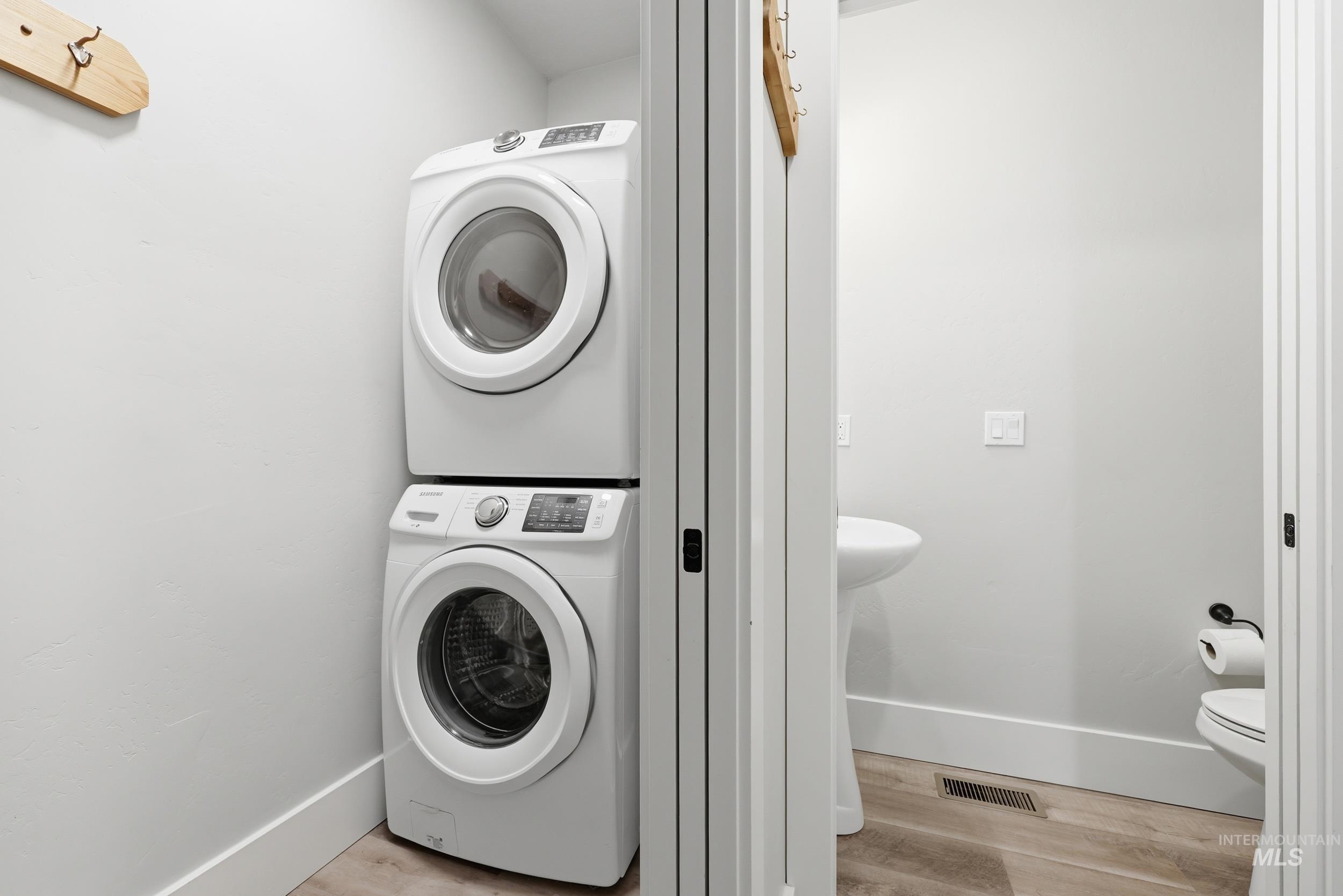 127 Mathie, Eagle, Idaho 83616, 3 Bedrooms, 2.5 Bathrooms, Residential Income For Sale, Price $549,500, 98976667