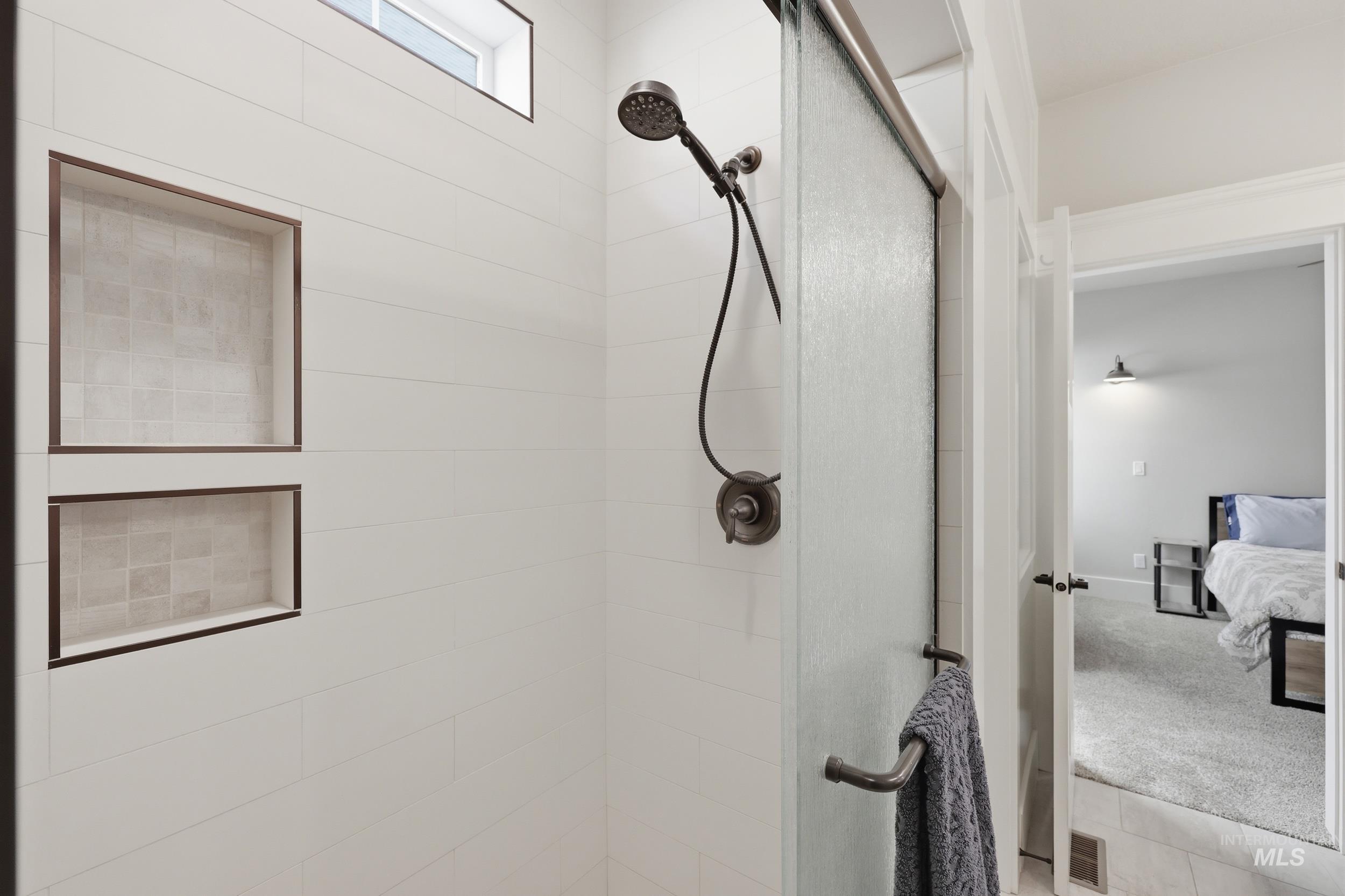 127 Mathie, Eagle, Idaho 83616, 3 Bedrooms, 2.5 Bathrooms, Residential Income For Sale, Price $549,500, 98976667