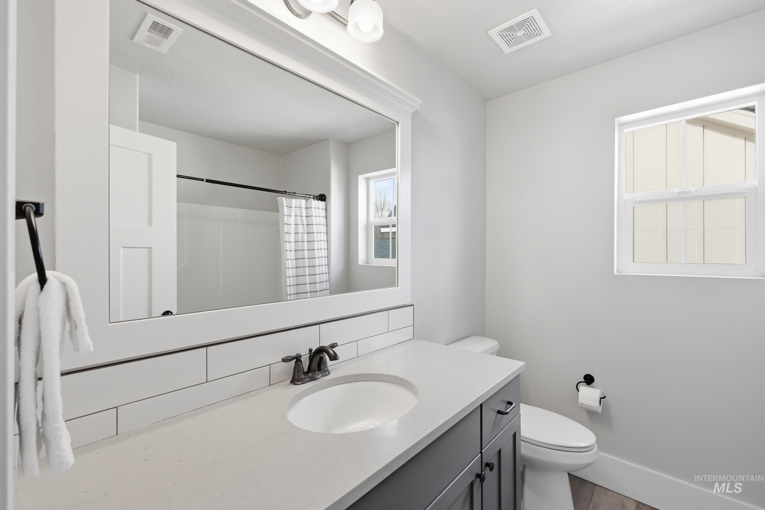 127 Mathie, Eagle, Idaho 83616, 3 Bedrooms, 2.5 Bathrooms, Residential Income For Sale, Price $549,500, 98976667