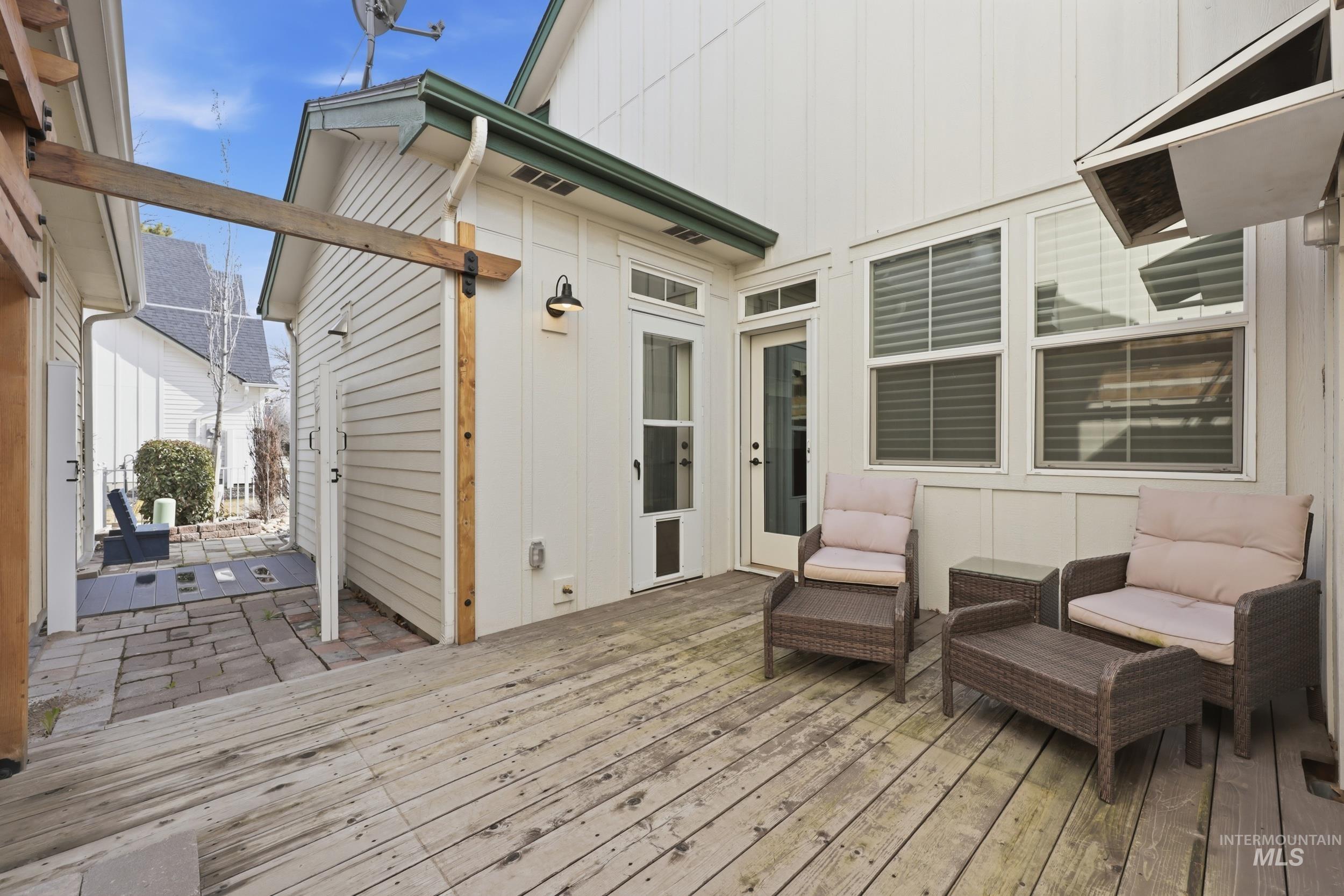 127 Mathie, Eagle, Idaho 83616, 3 Bedrooms, 2.5 Bathrooms, Residential Income For Sale, Price $549,500, 98976667