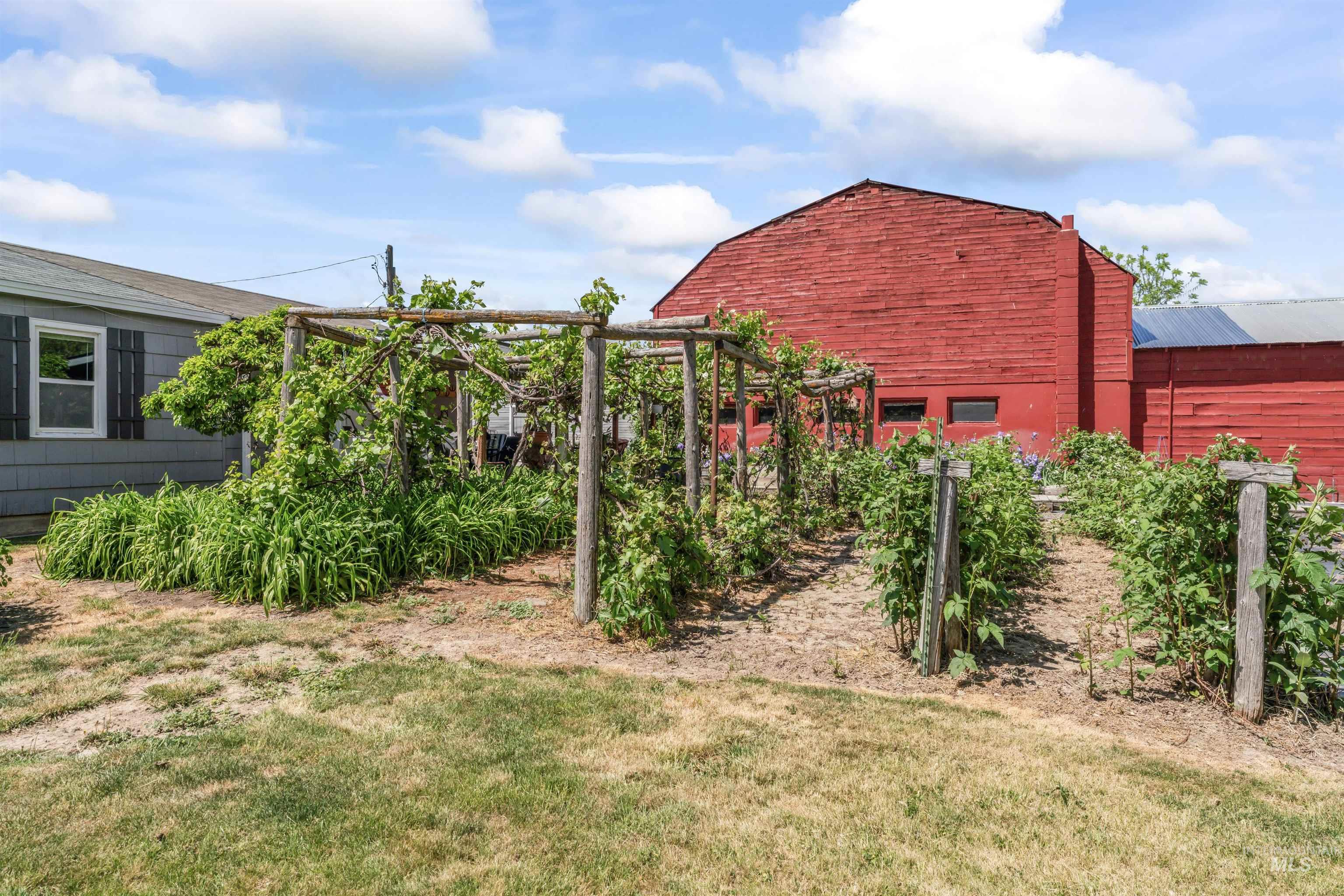 1444 W Black Canyon Hwy, Emmett, Idaho 83617, 4 Bedrooms, 2 Bathrooms, Residential For Sale, Price $759,900, 98976669