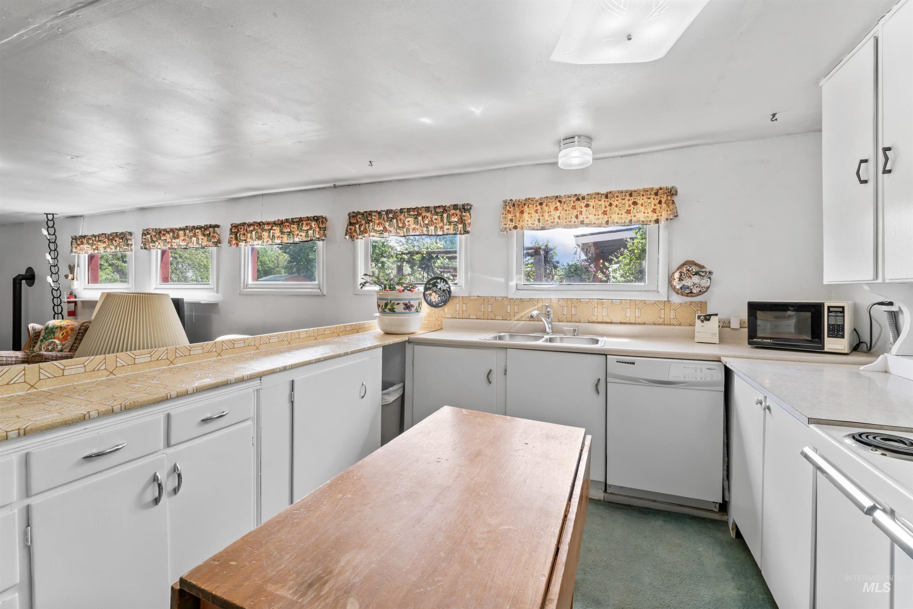 1444 W Black Canyon Hwy, Emmett, Idaho 83617, 4 Bedrooms, 2 Bathrooms, Residential For Sale, Price $759,900, 98976669