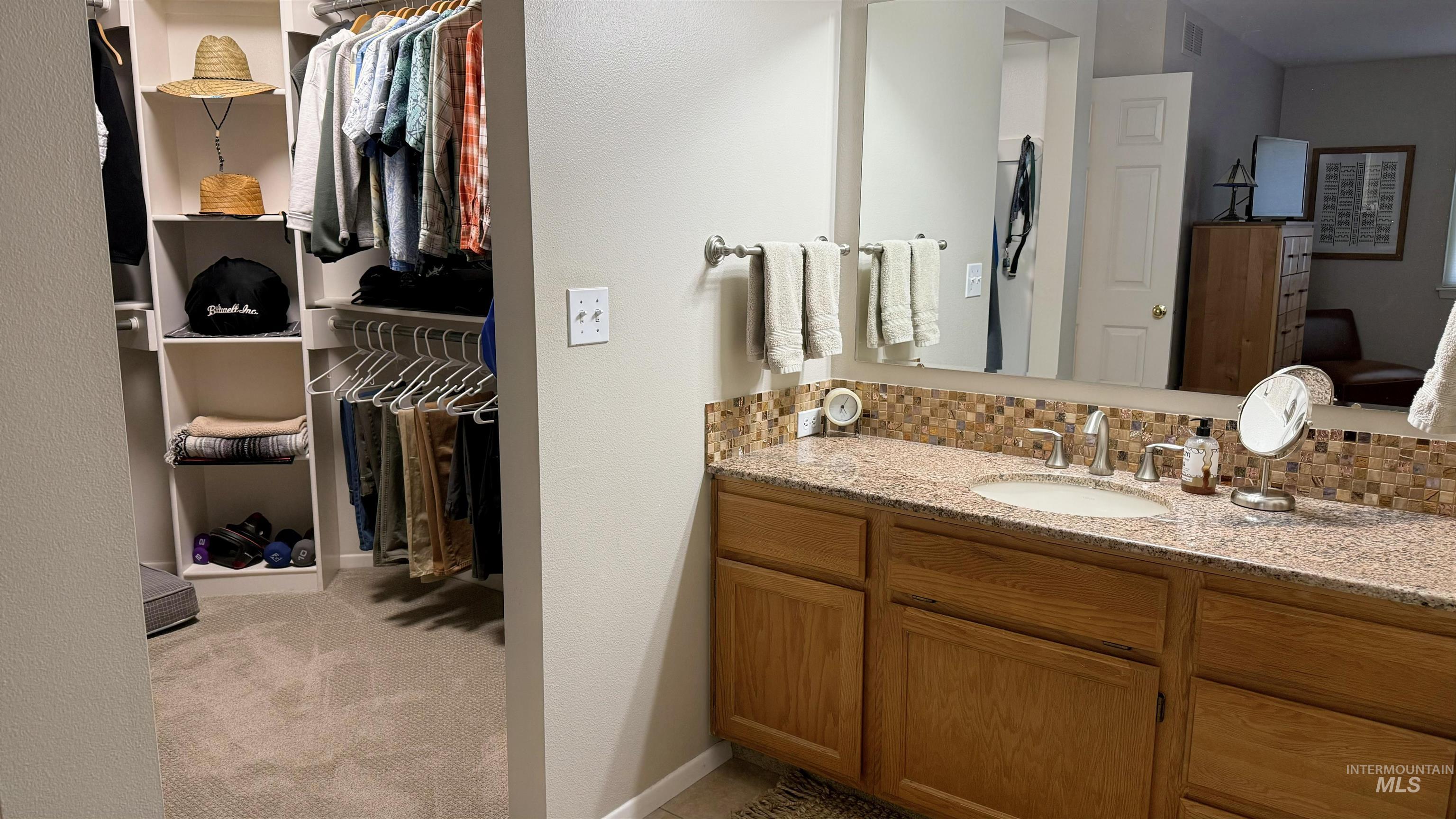 8513 N Willowdale Dr., Garden City, Idaho 83714-1727, 2 Bedrooms, 2 Bathrooms, Residential For Sale, Price $398,000, 98976670