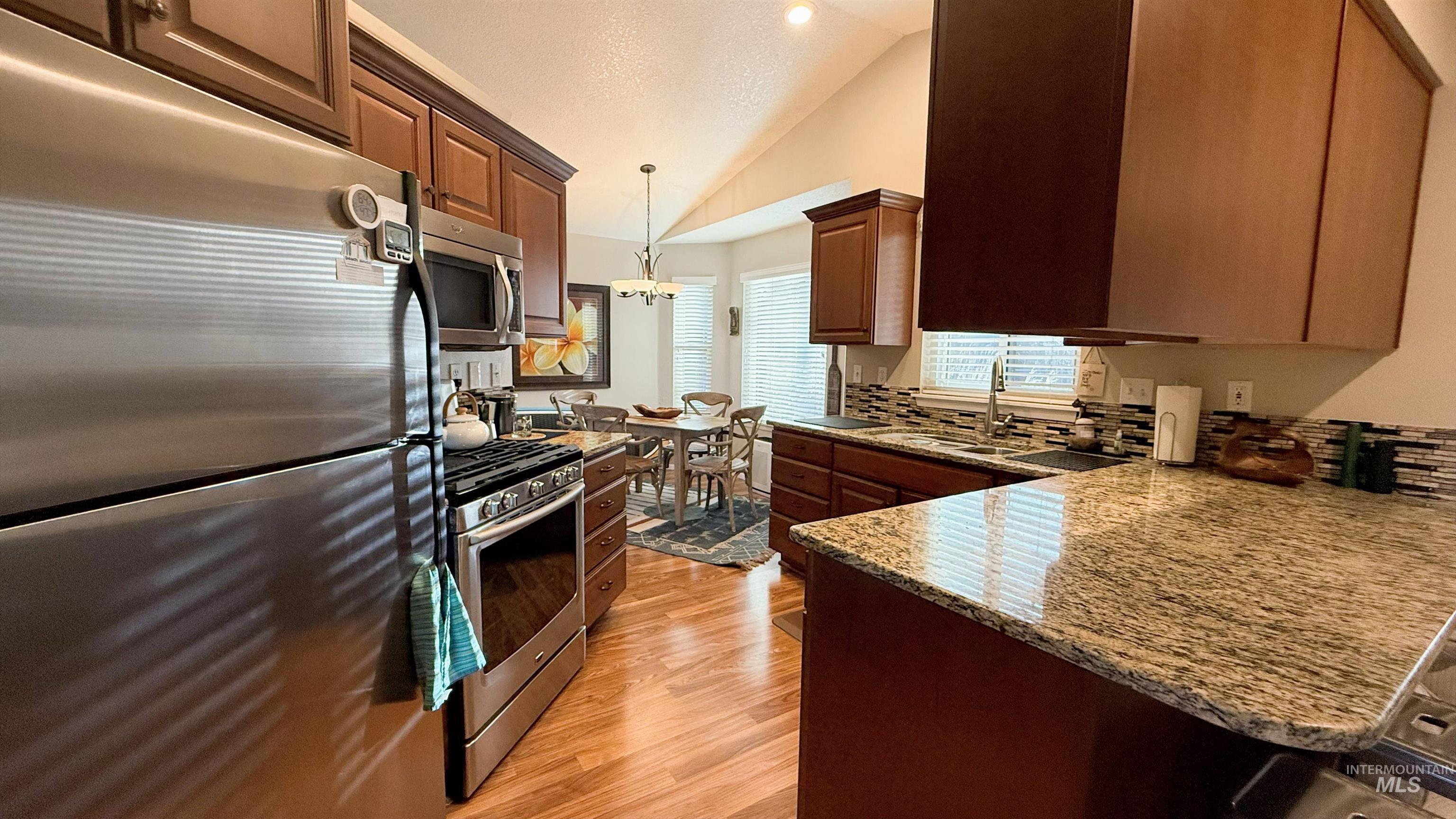 8513 N Willowdale Dr., Garden City, Idaho 83714-1727, 2 Bedrooms, 2 Bathrooms, Residential For Sale, Price $398,000, 98976670