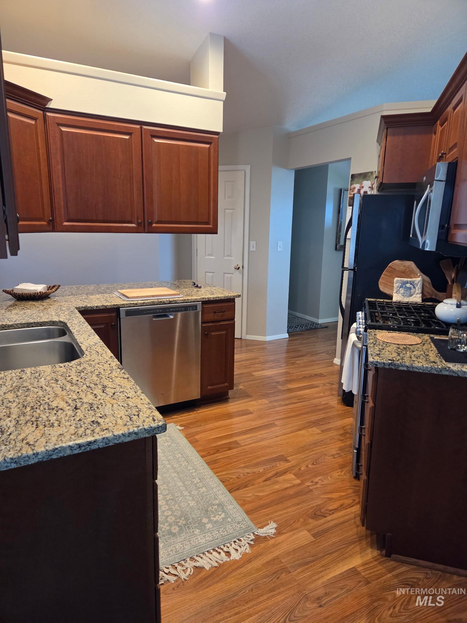 8513 N Willowdale Dr., Garden City, Idaho 83714-1727, 2 Bedrooms, 2 Bathrooms, Residential For Sale, Price $398,000, 98976670