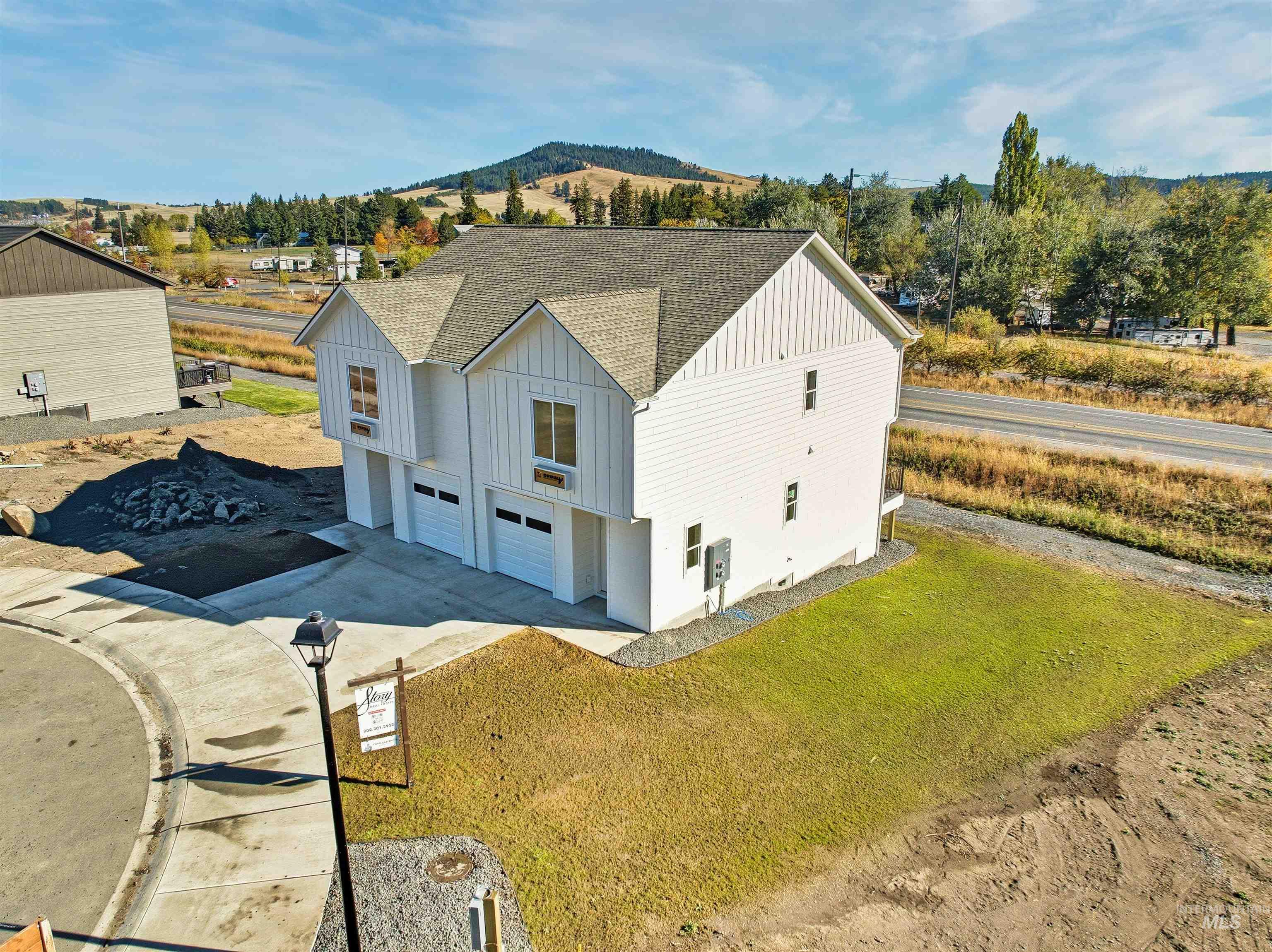 2815 Cyprus Court, Moscow, Idaho 83843, 3 Bedrooms, 2.5 Bathrooms, Residential Income For Sale, Price $630,000, 98976673