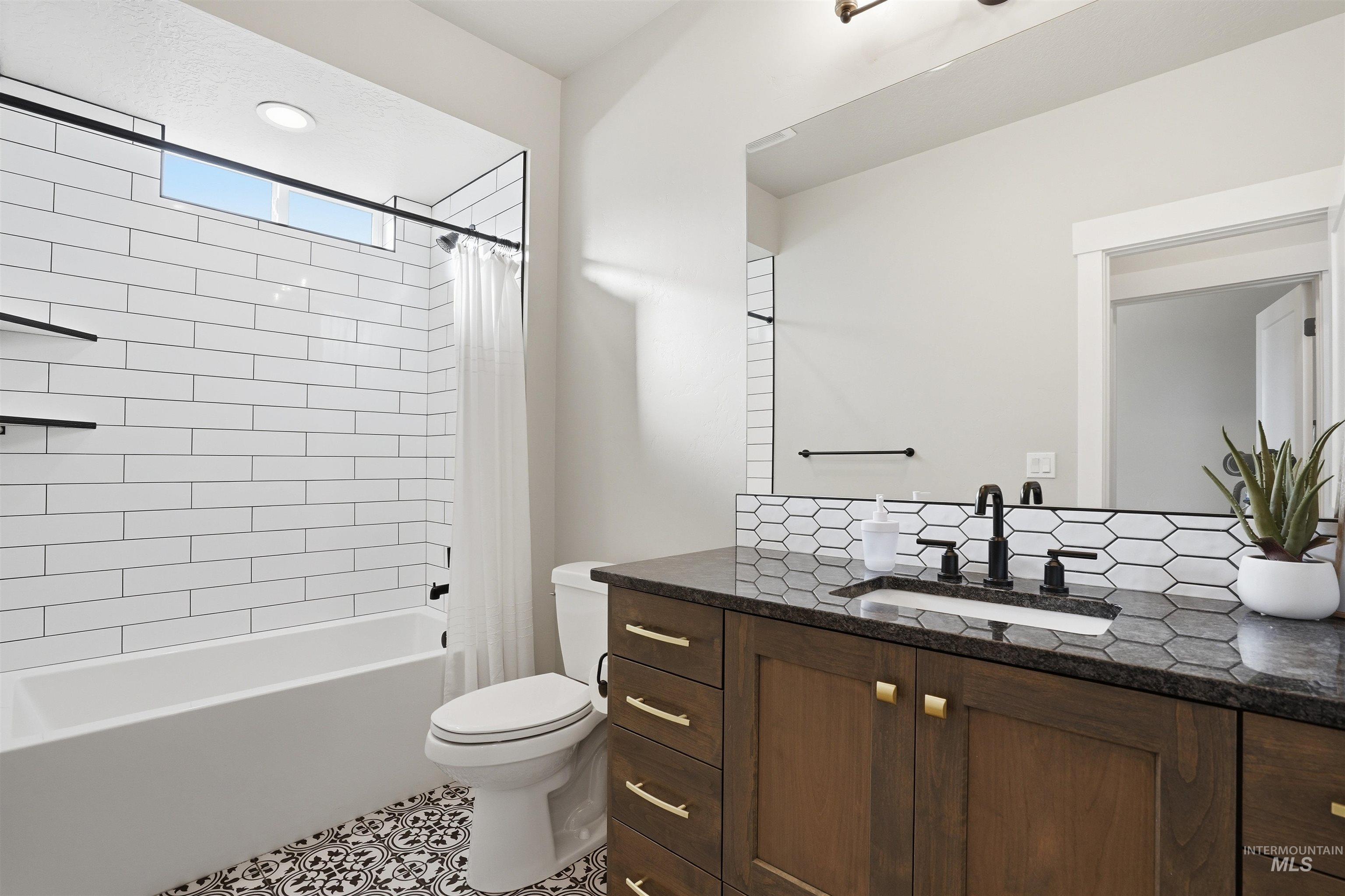 8094 Basin Cove Ave., Middleton, Idaho 83644, 4 Bedrooms, 2.5 Bathrooms, Residential For Sale, Price $665,000, 98976674