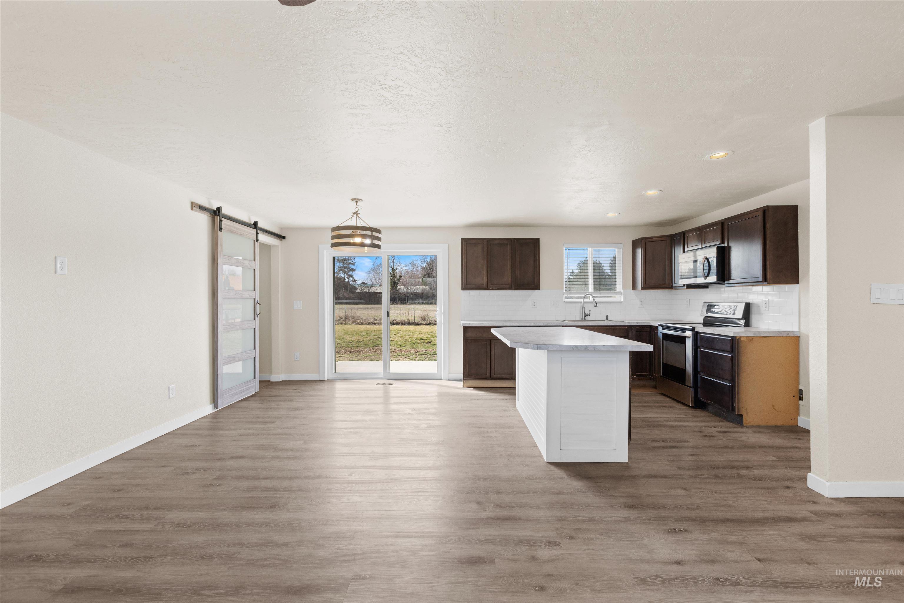 2113 S Powerline Rd, Nampa, Idaho 83686-7285, 3 Bedrooms, 2 Bathrooms, Residential For Sale, Price $485,000,MLS 98976675