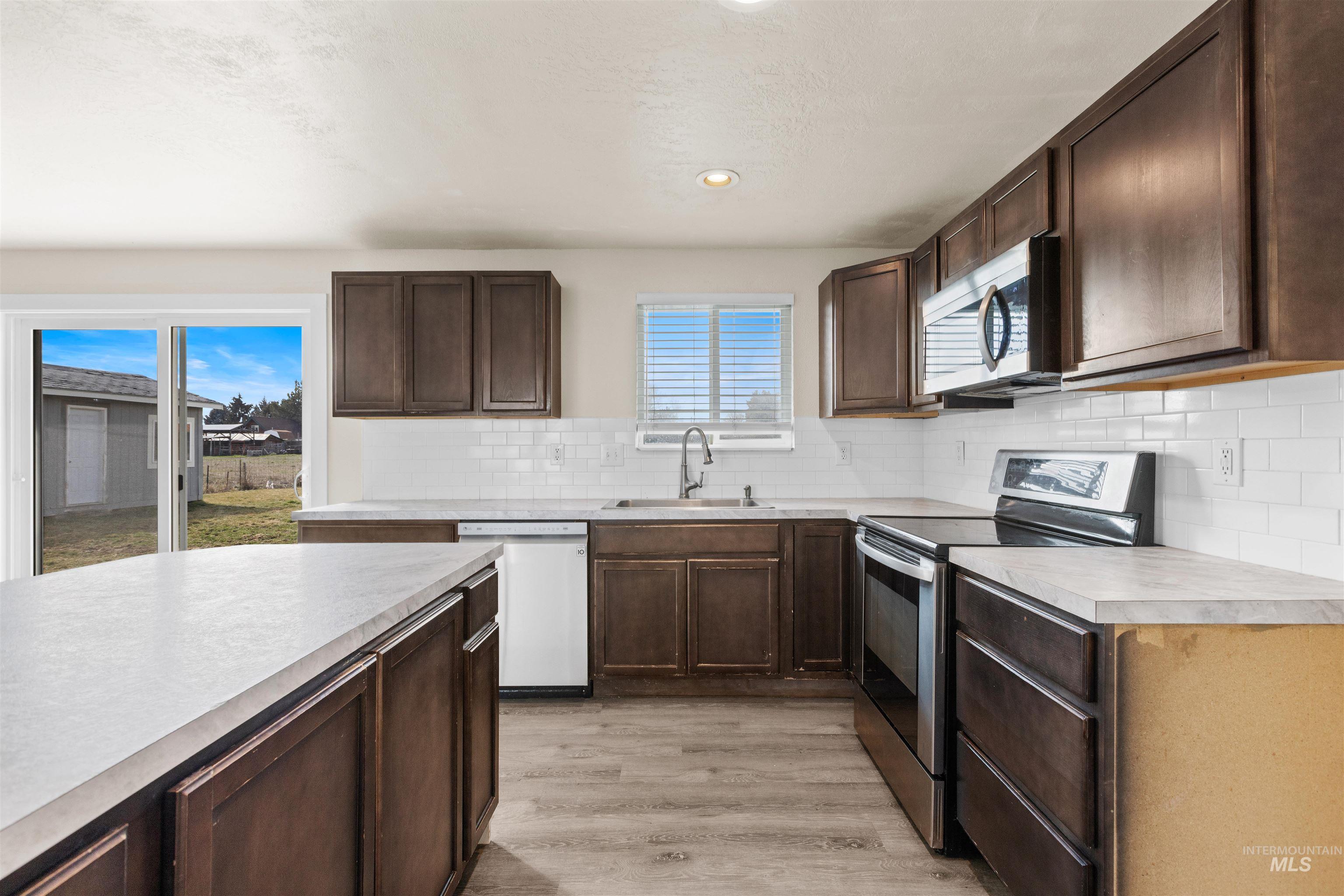 2113 S Powerline Rd, Nampa, Idaho 83686-7285, 3 Bedrooms, 2 Bathrooms, Residential For Sale, Price $485,000,MLS 98976675