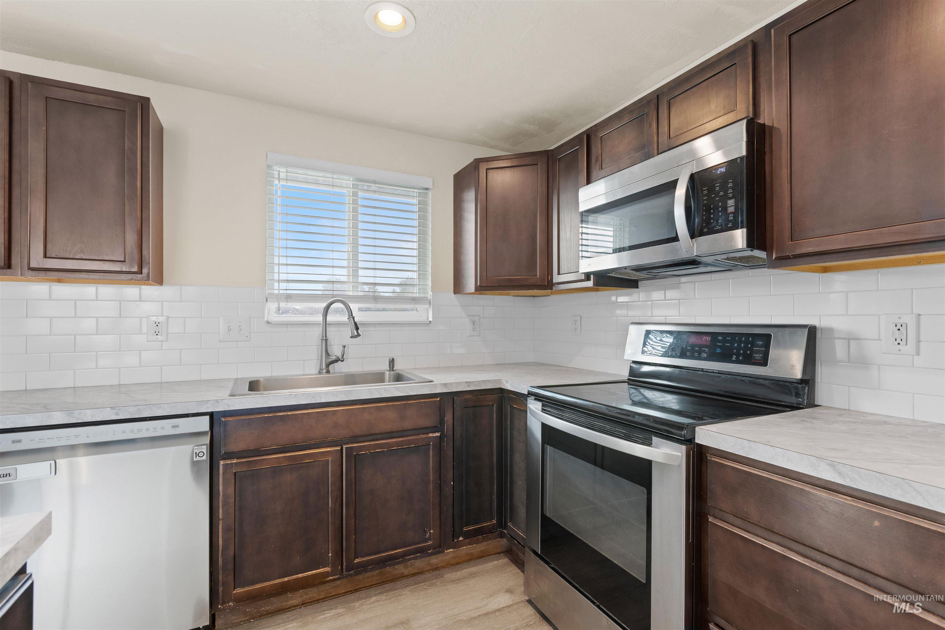 2113 S Powerline Rd, Nampa, Idaho 83686-7285, 3 Bedrooms, 2 Bathrooms, Residential For Sale, Price $485,000,MLS 98976675