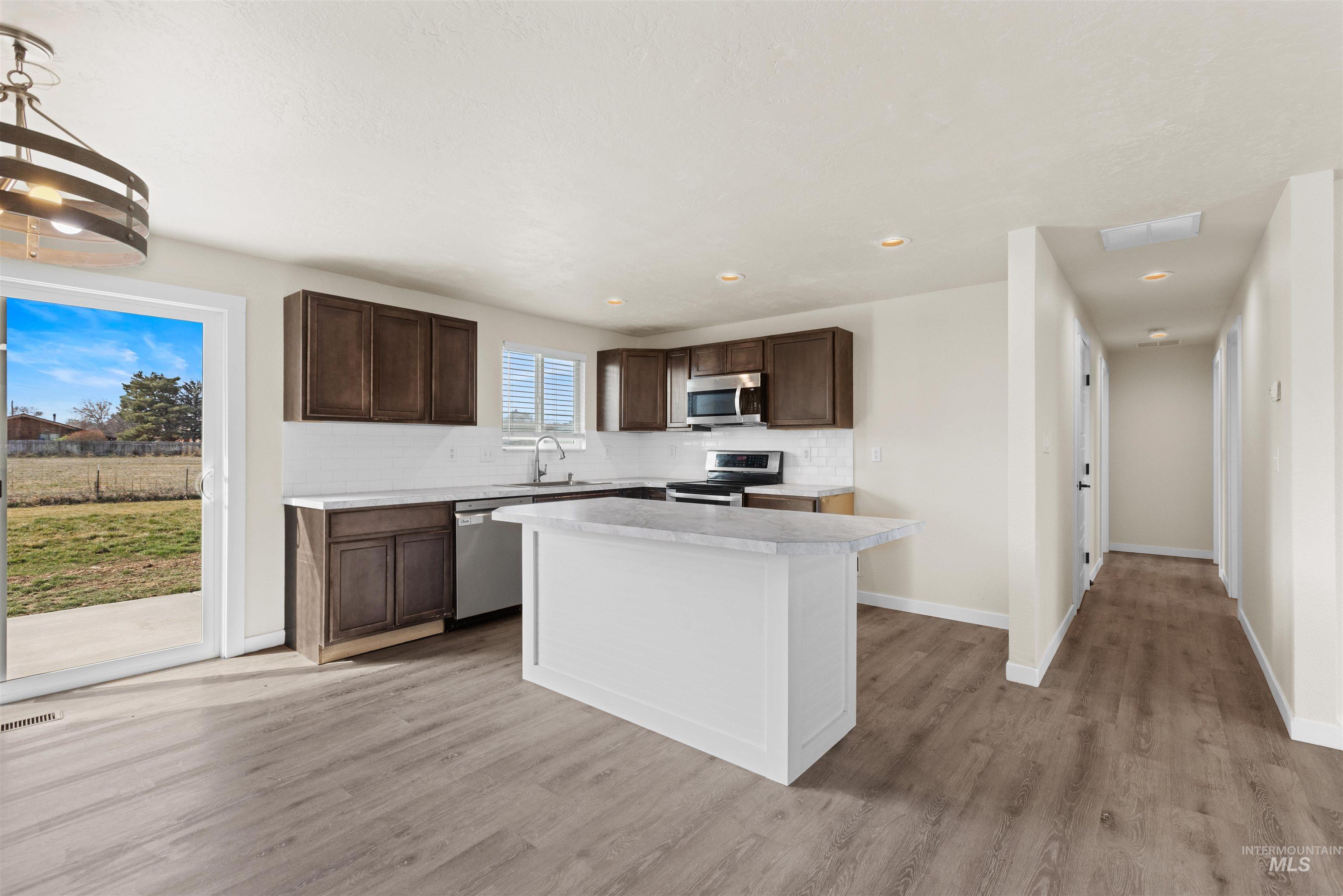 2113 S Powerline Rd, Nampa, Idaho 83686-7285, 3 Bedrooms, 2 Bathrooms, Residential For Sale, Price $485,000,MLS 98976675