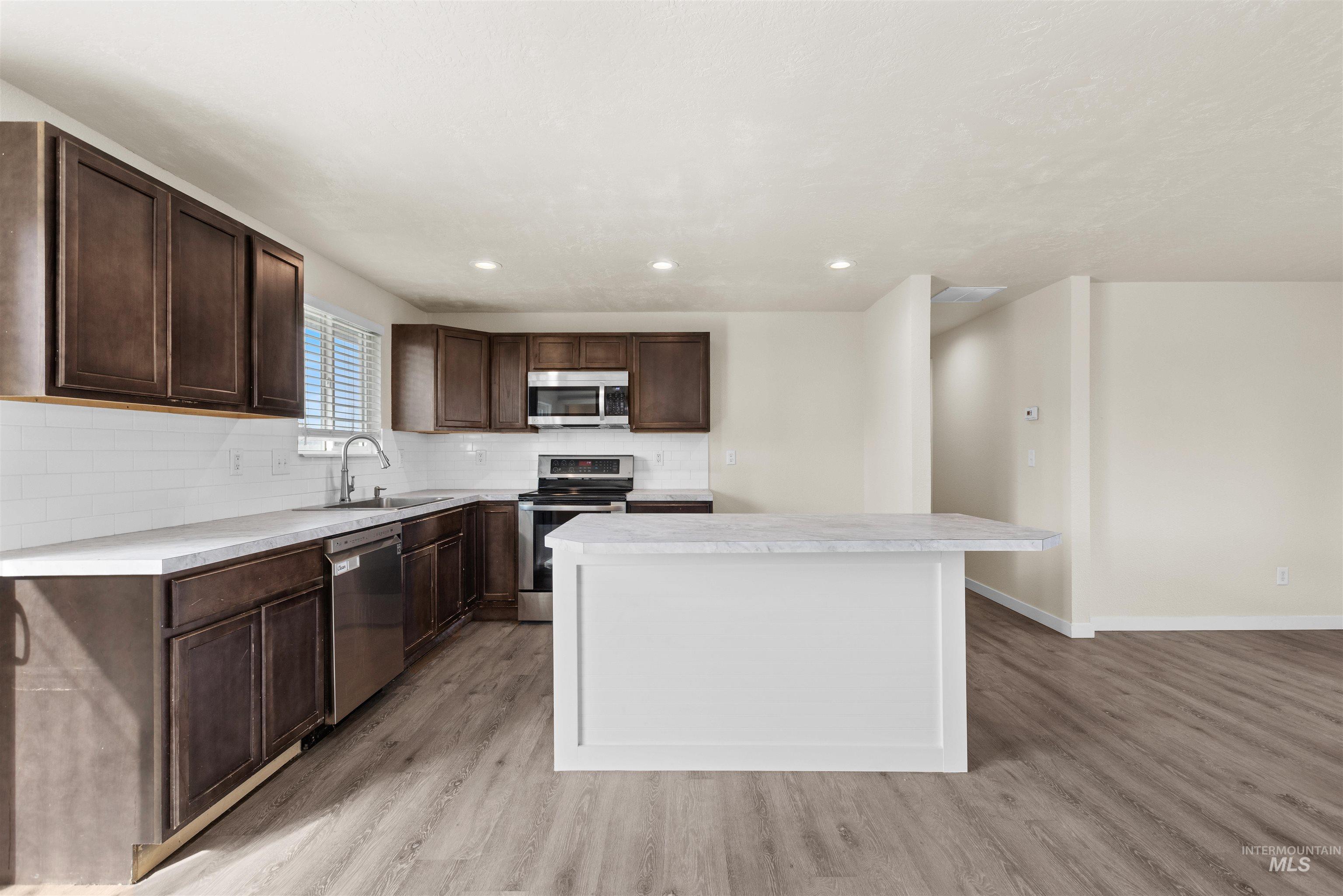 2113 S Powerline Rd, Nampa, Idaho 83686-7285, 3 Bedrooms, 2 Bathrooms, Residential For Sale, Price $485,000,MLS 98976675