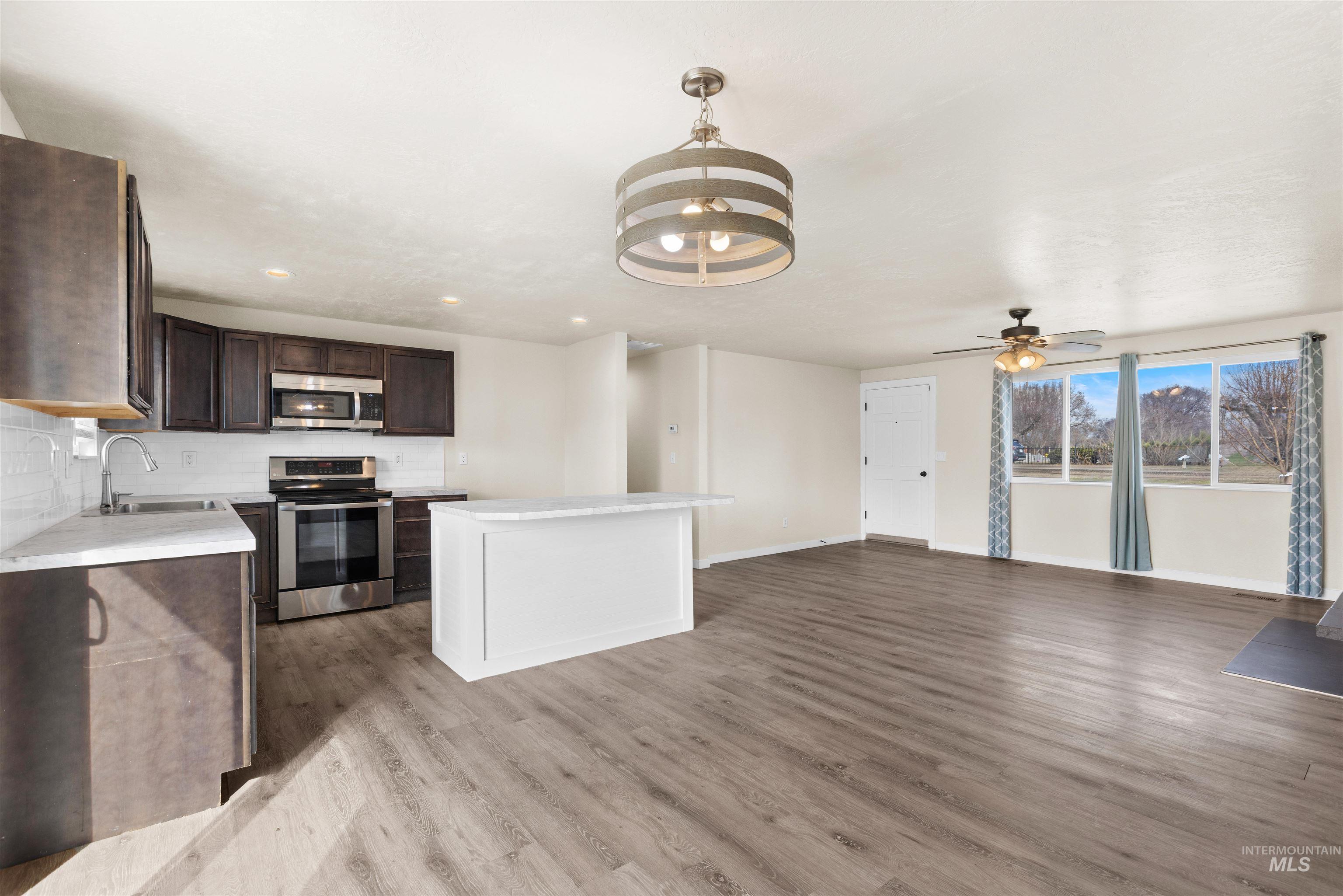 2113 S Powerline Rd, Nampa, Idaho 83686-7285, 3 Bedrooms, 2 Bathrooms, Residential For Sale, Price $485,000,MLS 98976675