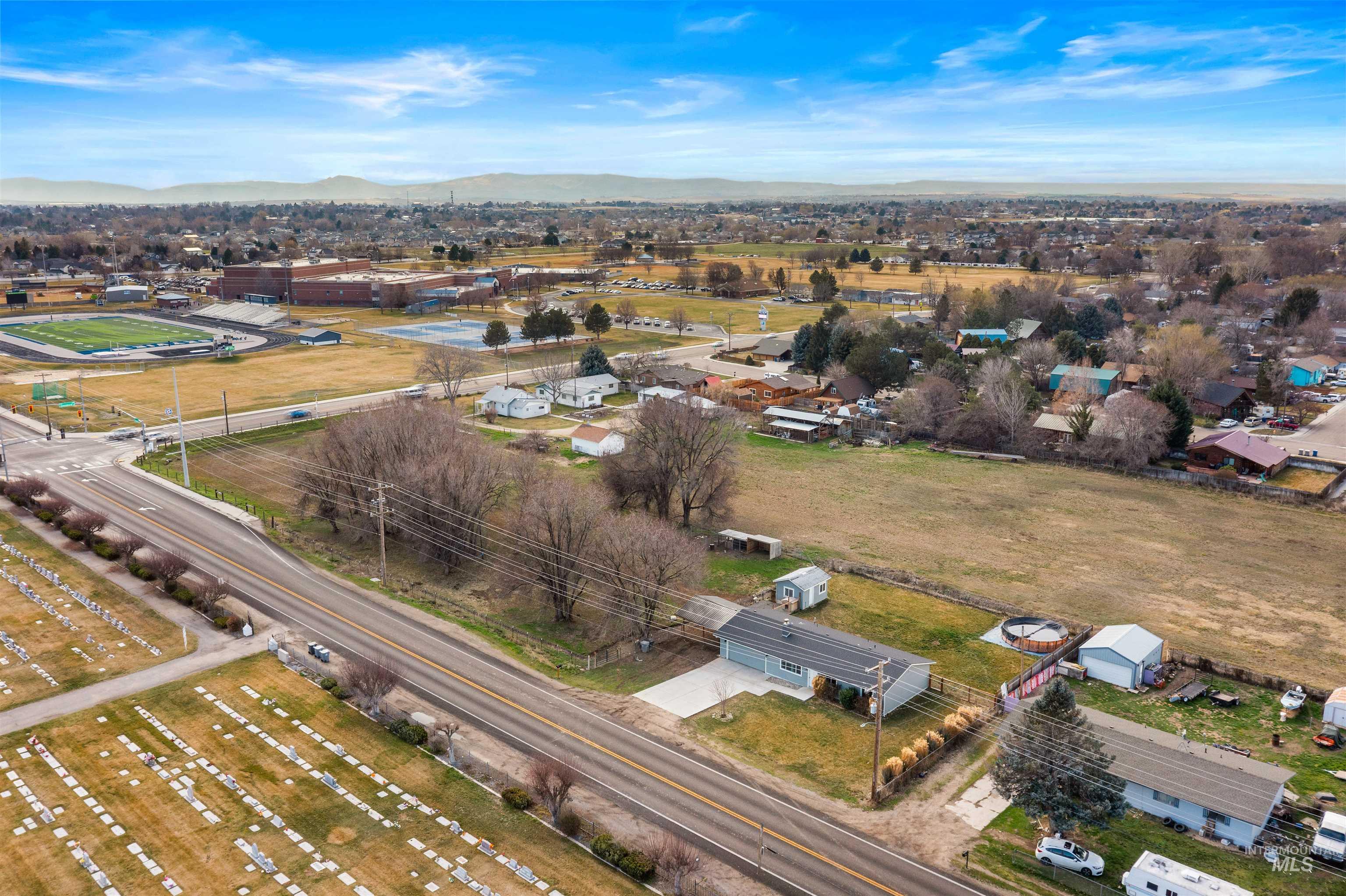 2113 S Powerline Rd, Nampa, Idaho 83686-7285, 3 Bedrooms, 2 Bathrooms, Residential For Sale, Price $485,000,MLS 98976675