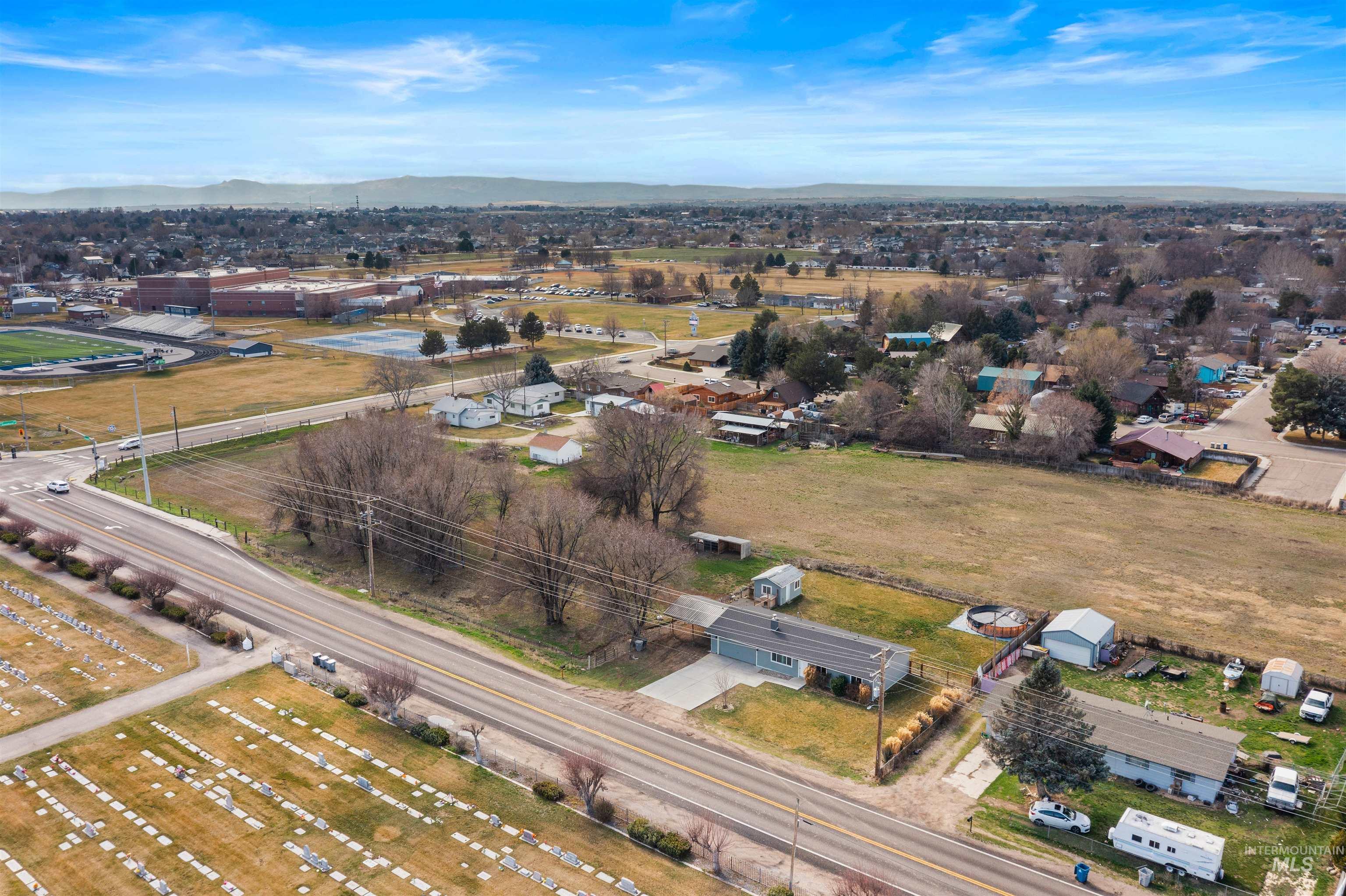 2113 S Powerline Rd, Nampa, Idaho 83686-7285, 3 Bedrooms, 2 Bathrooms, Residential For Sale, Price $485,000,MLS 98976675