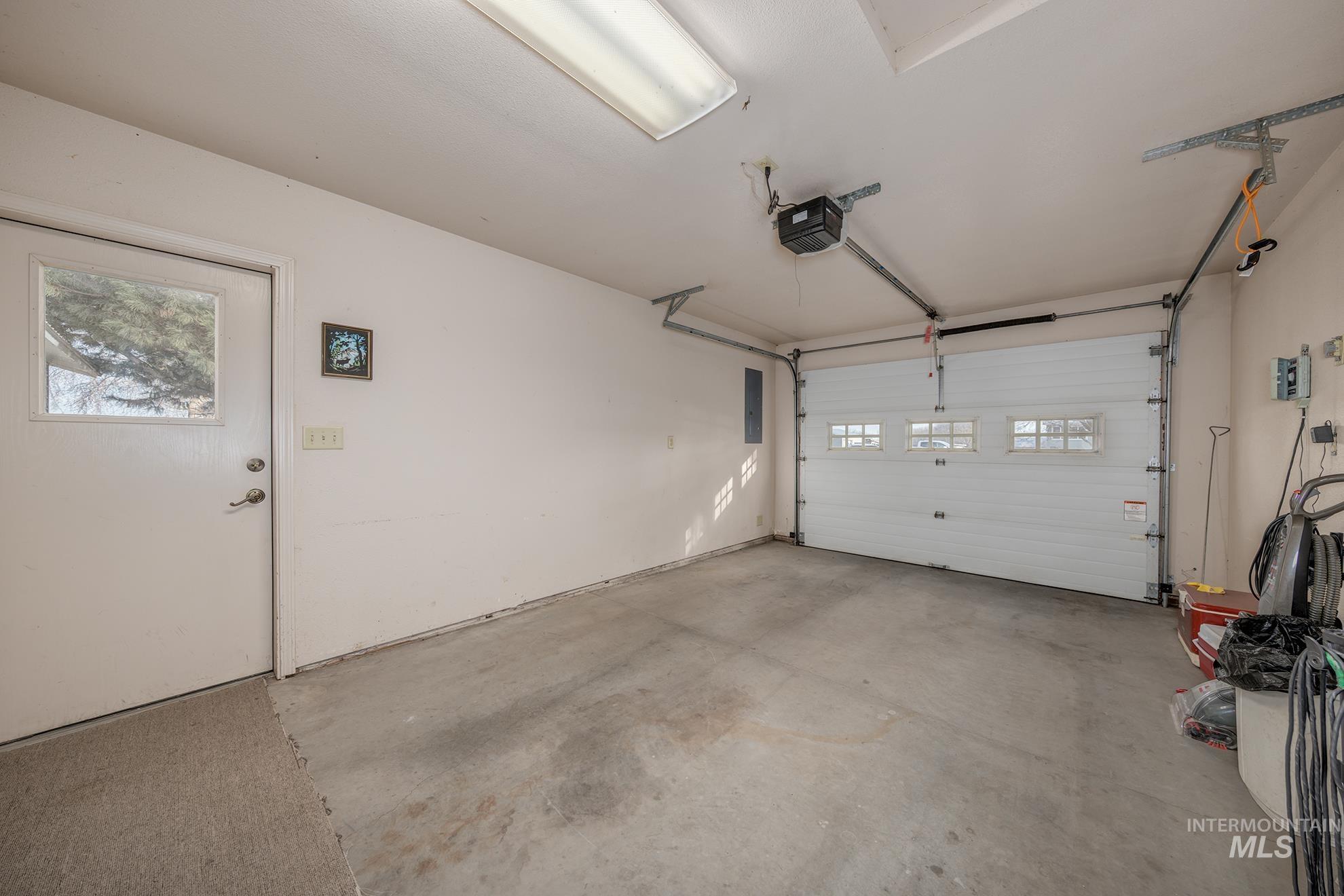 946 Indianhead Rd, Weiser, Idaho 83672, 3 Bedrooms, 2 Bathrooms, Residential For Sale, Price $550,000,MLS 98976678