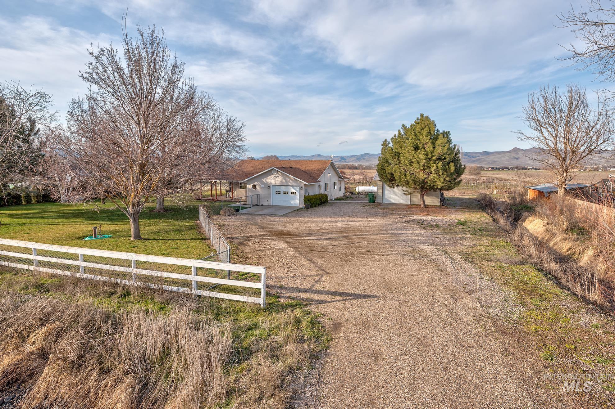 946 Indianhead Rd, Weiser, Idaho 83672, 3 Bedrooms, 2 Bathrooms, Residential For Sale, Price $550,000,MLS 98976678