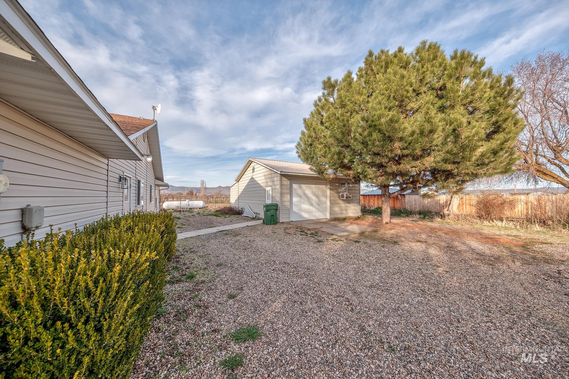 946 Indianhead Rd, Weiser, Idaho 83672, 3 Bedrooms, 2 Bathrooms, Residential For Sale, Price $550,000,MLS 98976678