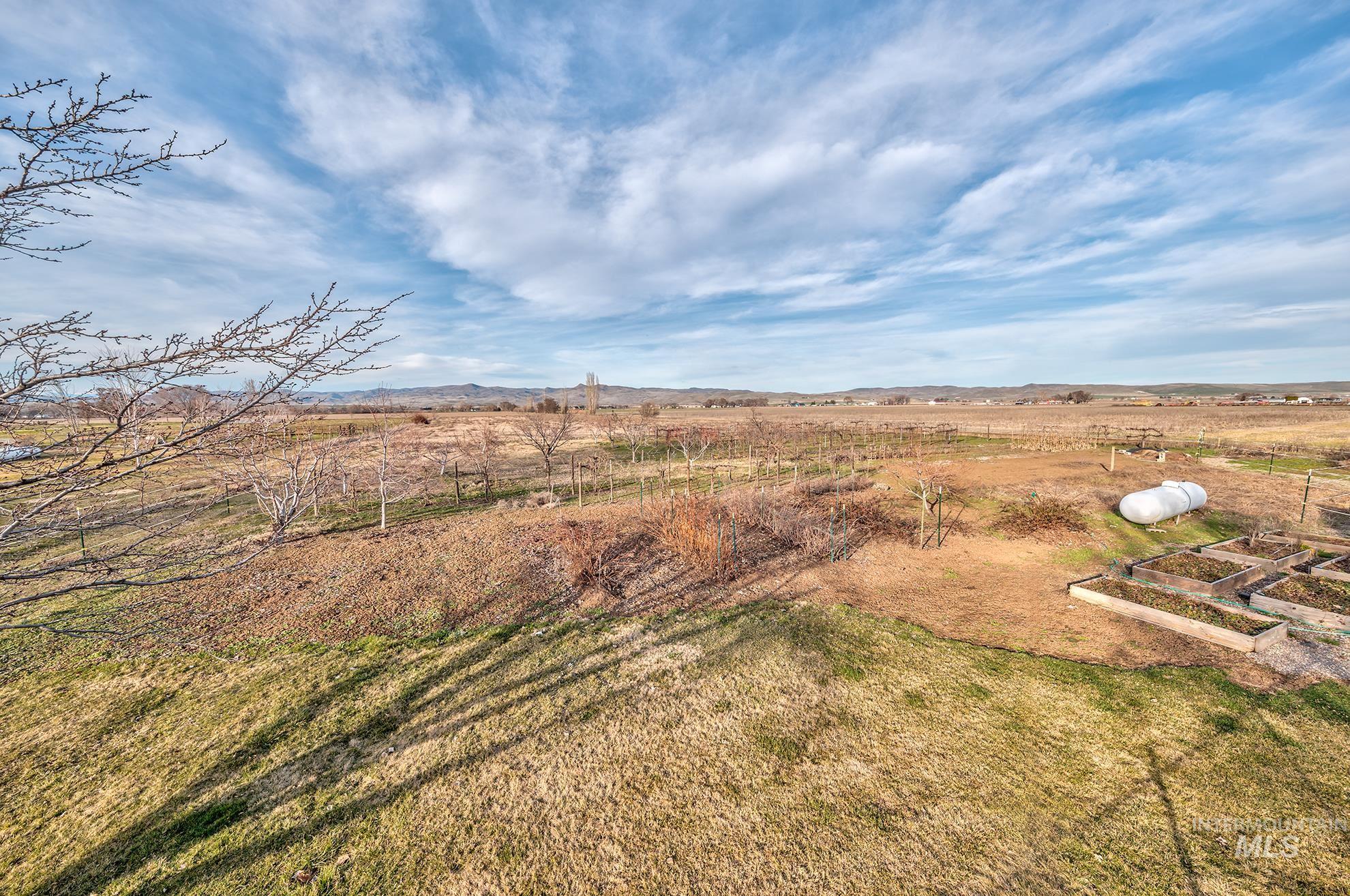 946 Indianhead Rd, Weiser, Idaho 83672, 3 Bedrooms, 2 Bathrooms, Residential For Sale, Price $550,000,MLS 98976678