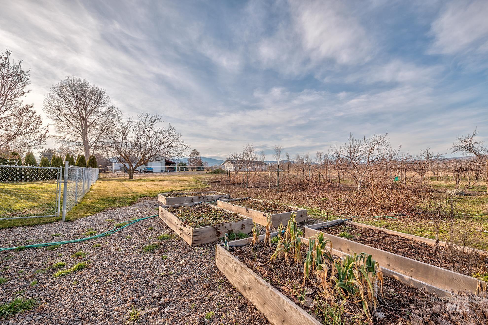 946 Indianhead Rd, Weiser, Idaho 83672, 3 Bedrooms, 2 Bathrooms, Residential For Sale, Price $550,000,MLS 98976678