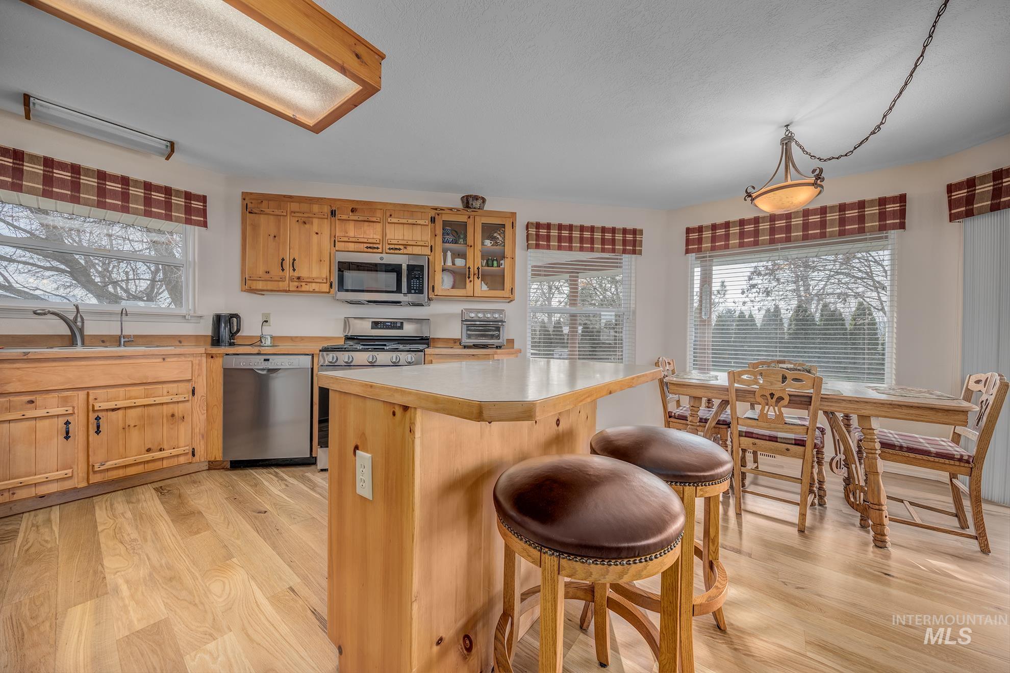 946 Indianhead Rd, Weiser, Idaho 83672, 3 Bedrooms, 2 Bathrooms, Residential For Sale, Price $550,000,MLS 98976678