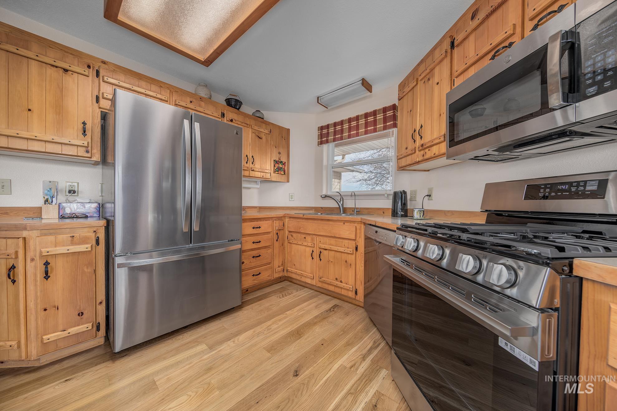 946 Indianhead Rd, Weiser, Idaho 83672, 3 Bedrooms, 2 Bathrooms, Residential For Sale, Price $550,000,MLS 98976678