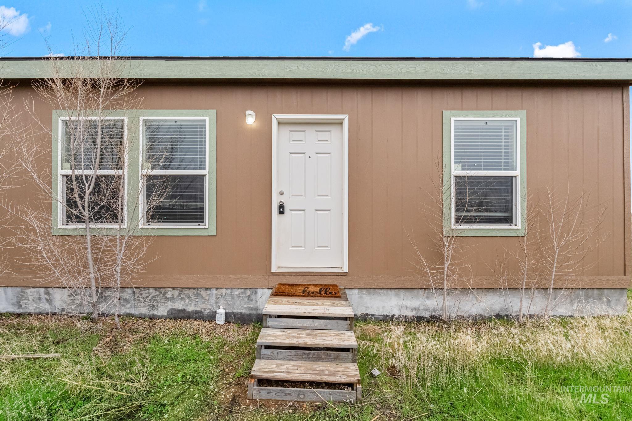 1700 SW Lilac Dr, Mountain Home, Idaho 83647, 3 Bedrooms, 2 Bathrooms, Residential For Sale, Price $90,000, 98976686