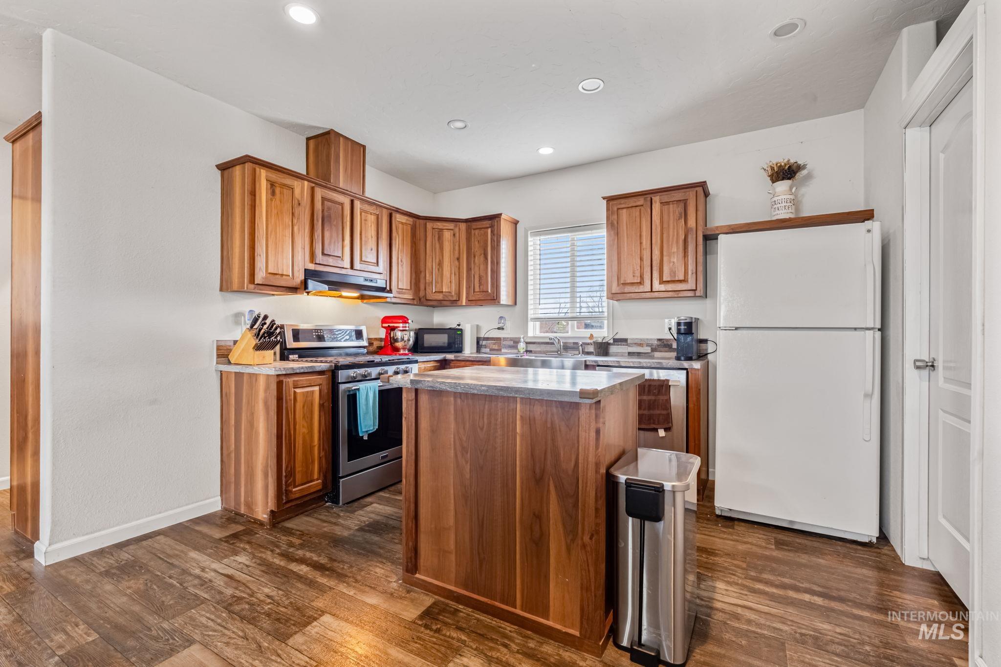 1700 SW Lilac Dr, Mountain Home, Idaho 83647, 3 Bedrooms, 2 Bathrooms, Residential For Sale, Price $90,000, 98976686